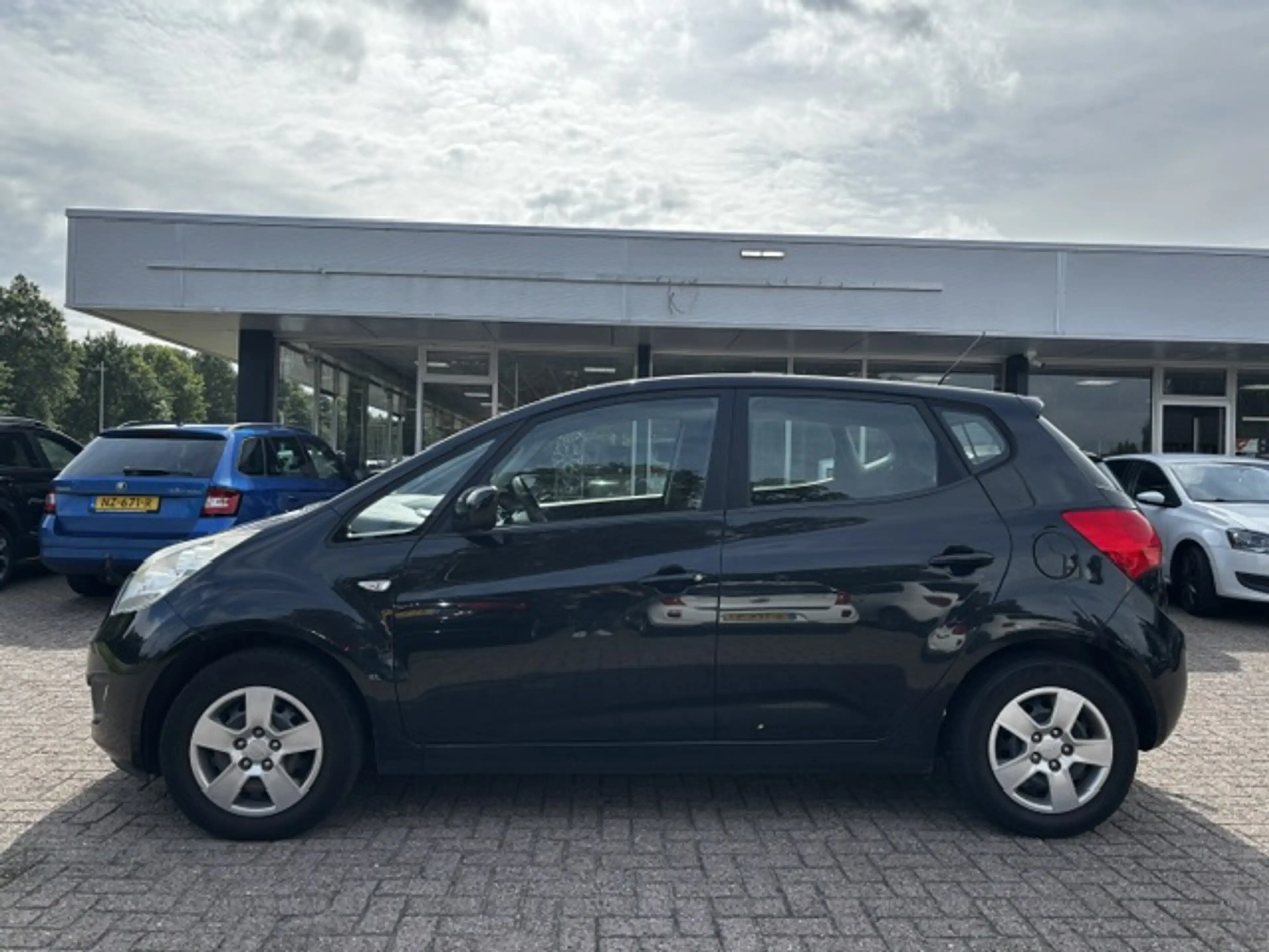 Kia Venga 1.4 CVVT Seven — photo 2