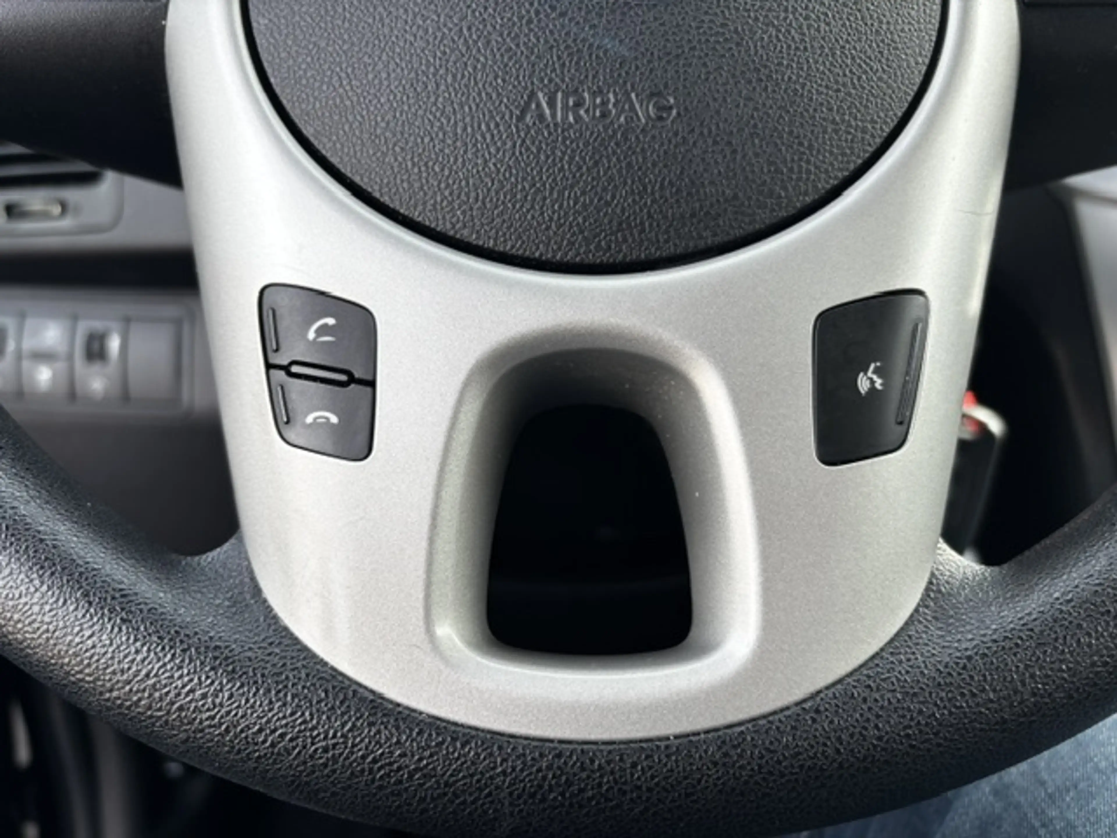 Kia Venga 1.4 CVVT Seven — photo 16