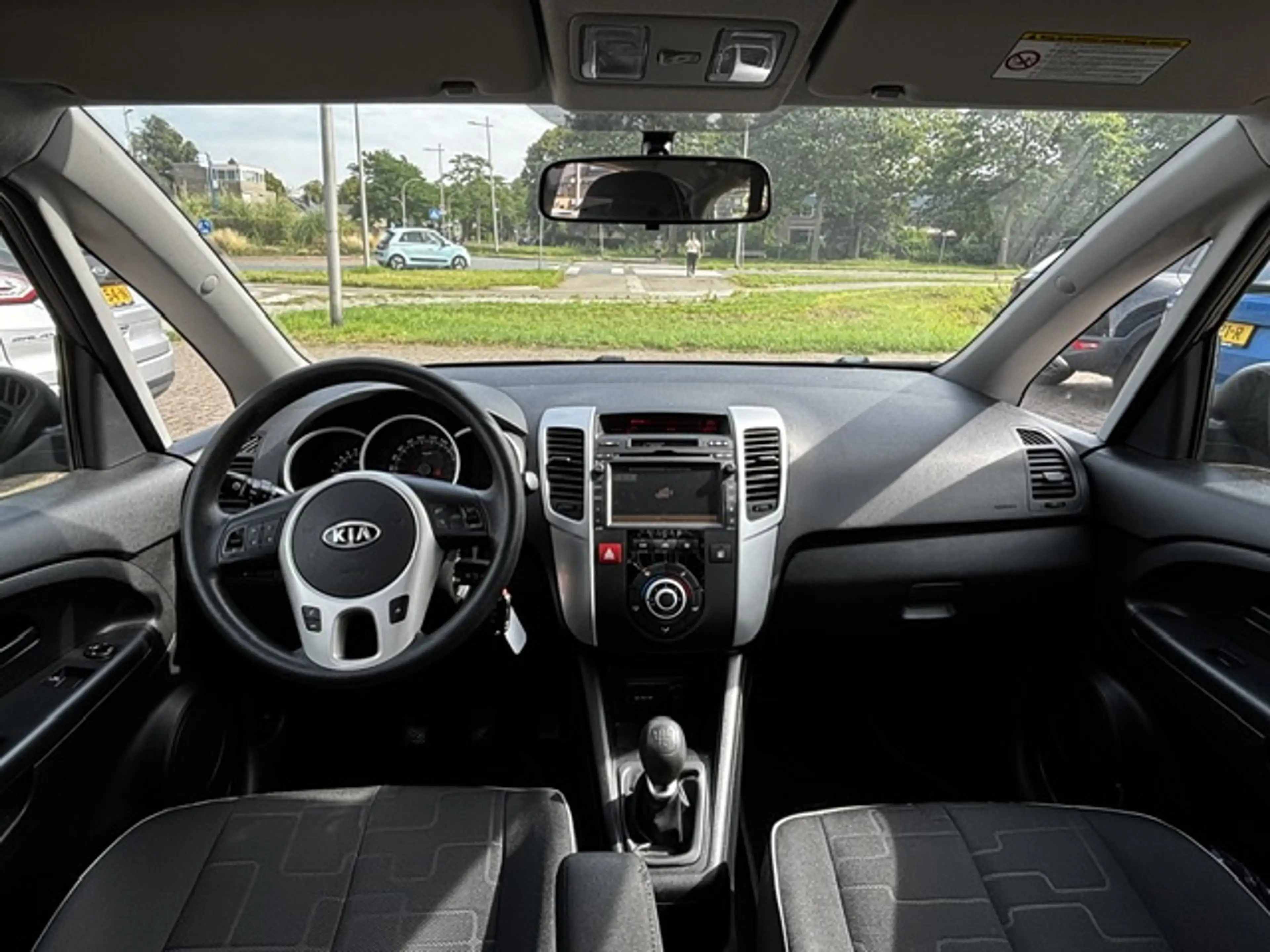 Kia Venga 1.4 CVVT Seven — photo 12