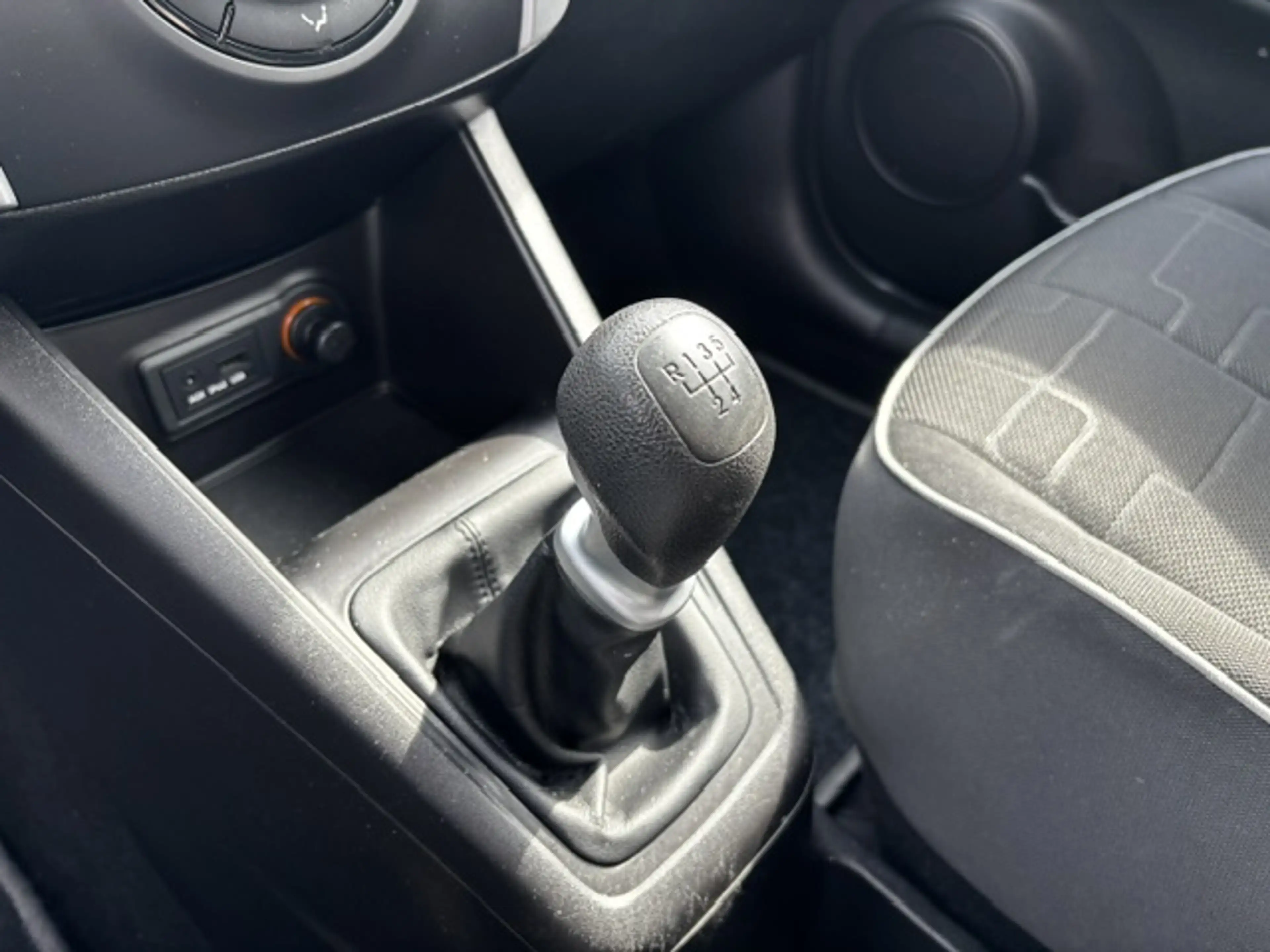 Kia Venga 1.4 CVVT Seven — photo 25