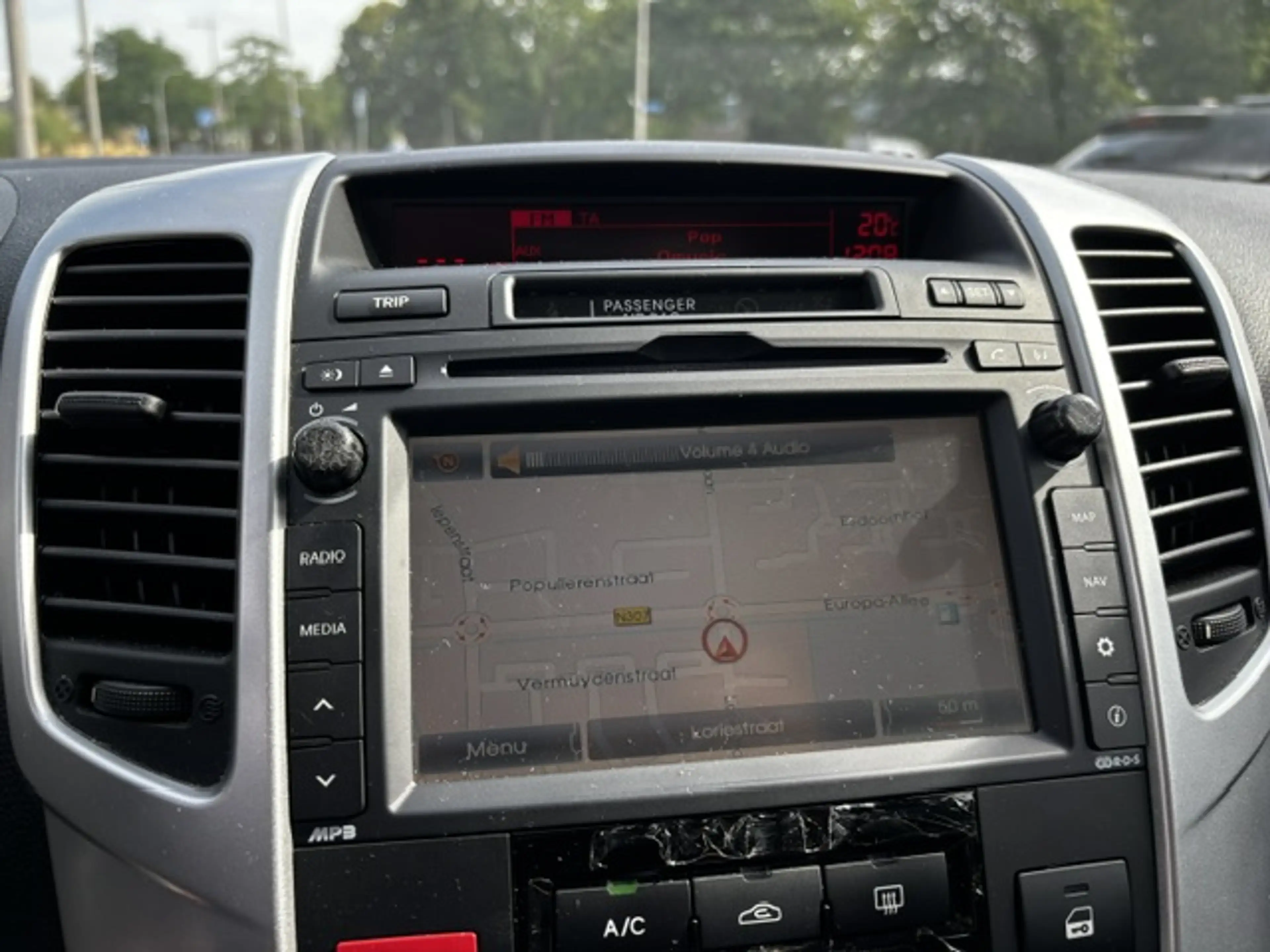 Kia Venga 1.4 CVVT Seven — photo 22