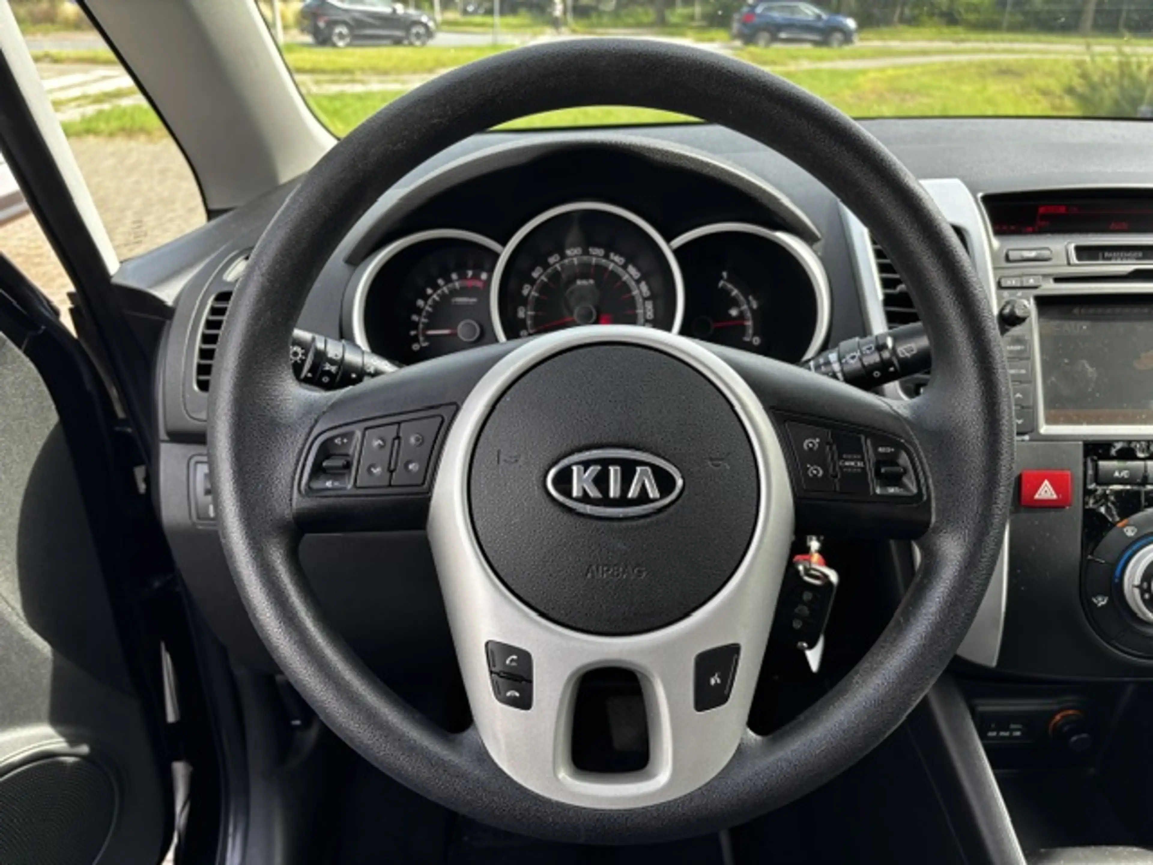 Kia Venga 1.4 CVVT Seven — photo 15