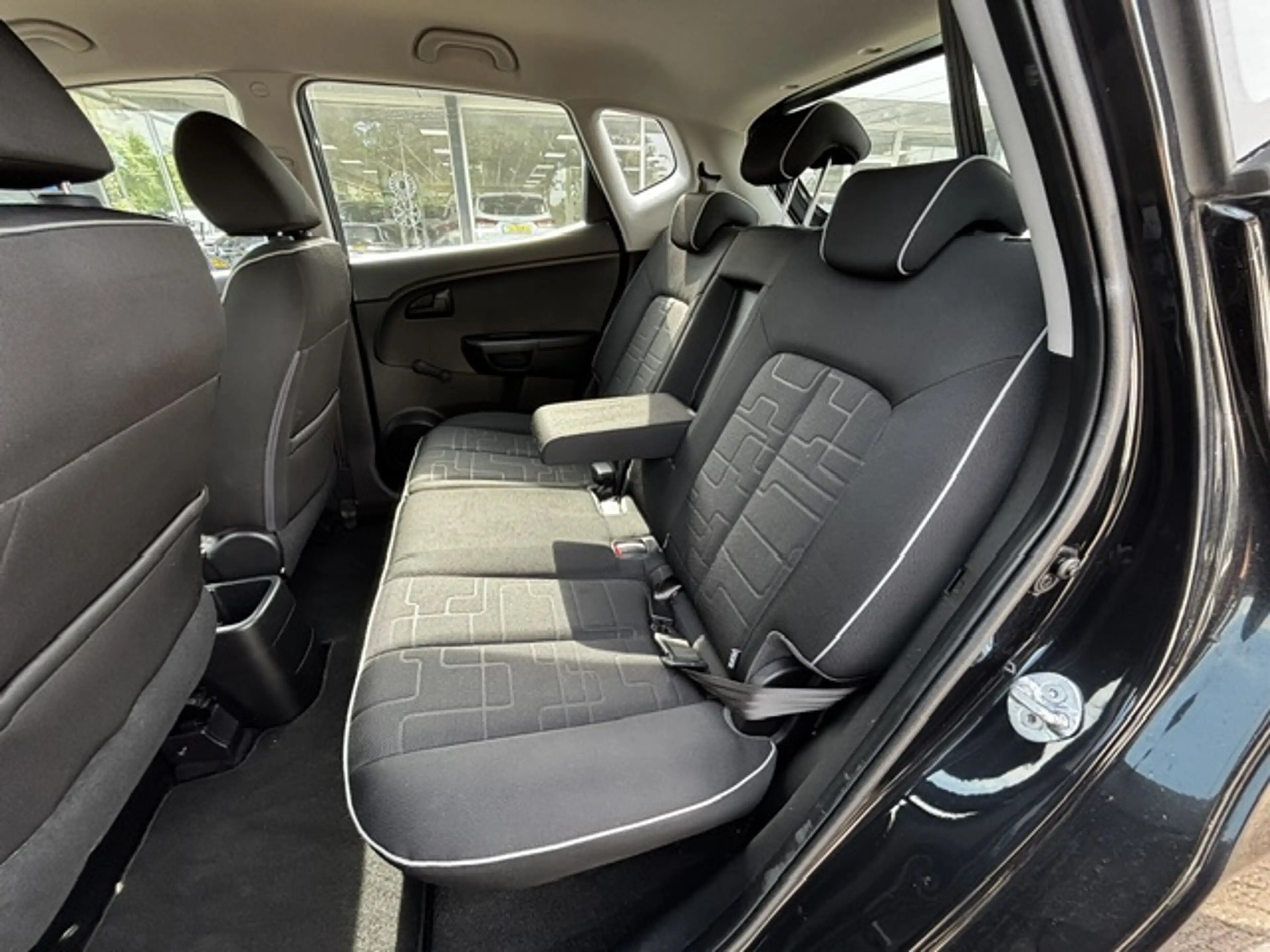 Kia Venga 1.4 CVVT Seven — photo 11