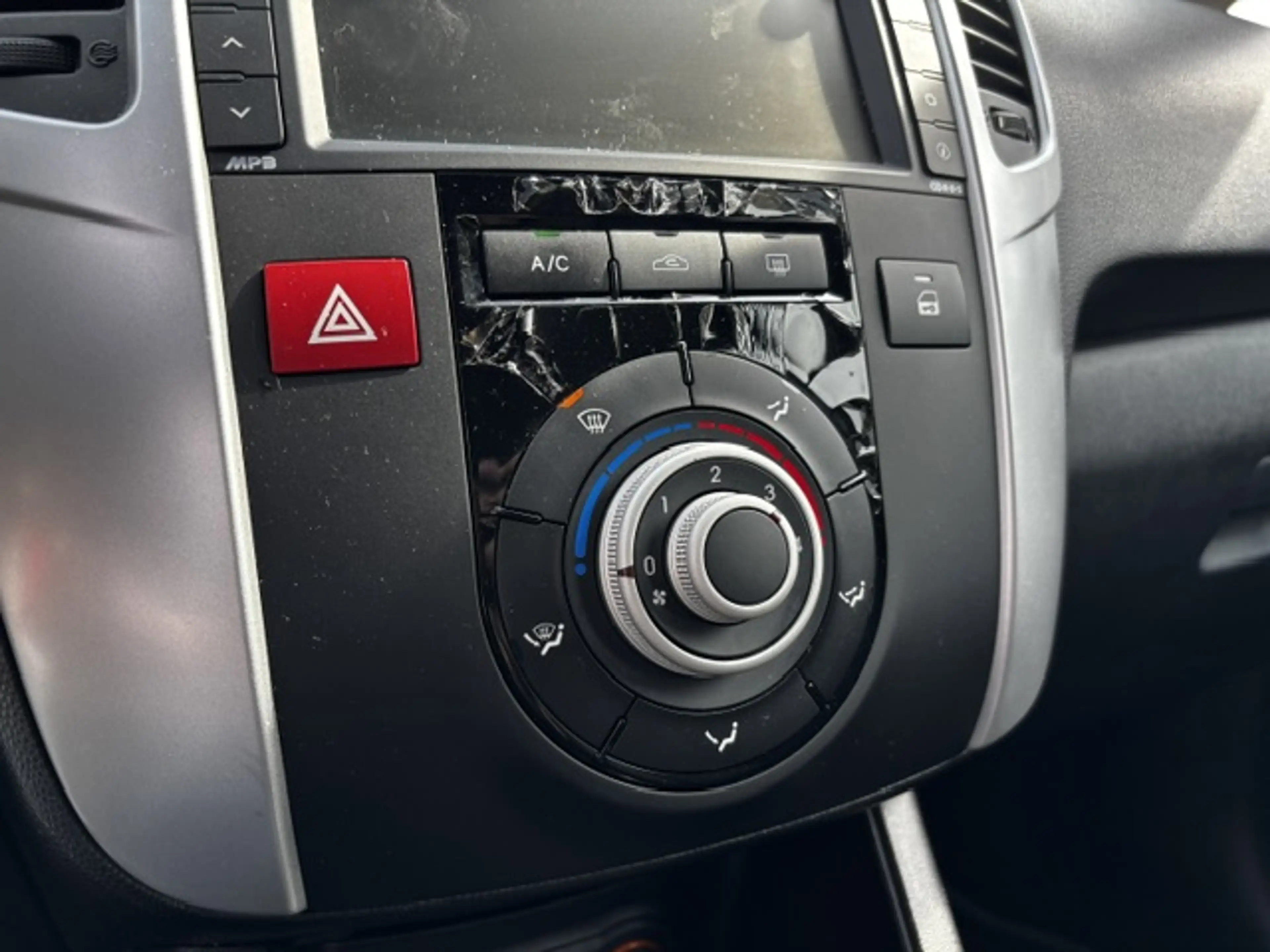Kia Venga 1.4 CVVT Seven — photo 24