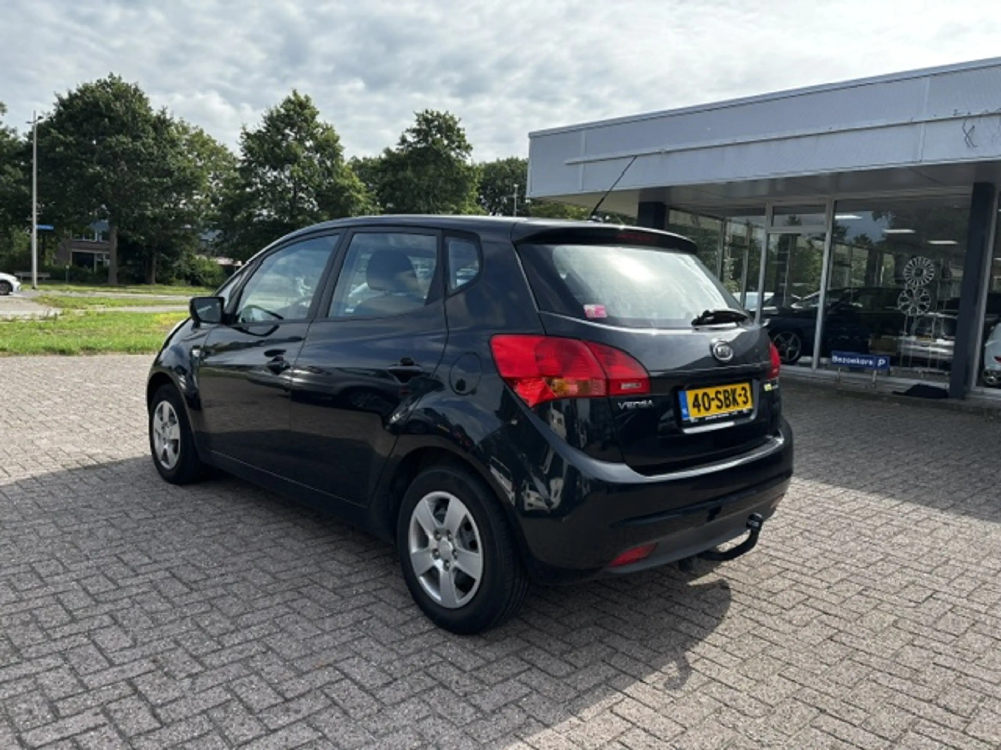 Kia Venga 1.4 CVVT Seven — photo 7