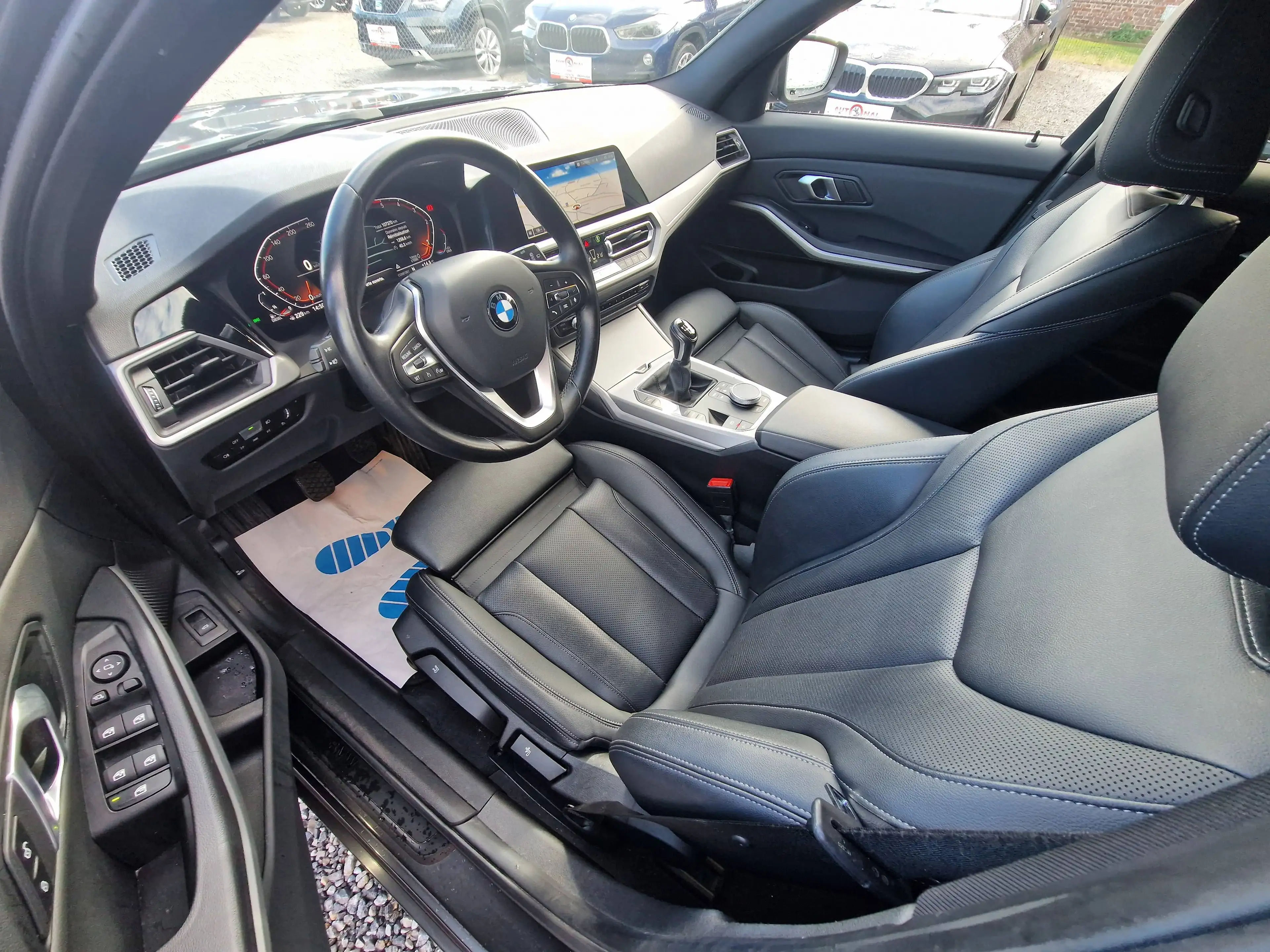 BMW 316 D Touring 122CH*1°PROPRIO*CARNET*XENON*GPS*COCKPIT*CUIR*CARPLAY — photo 5