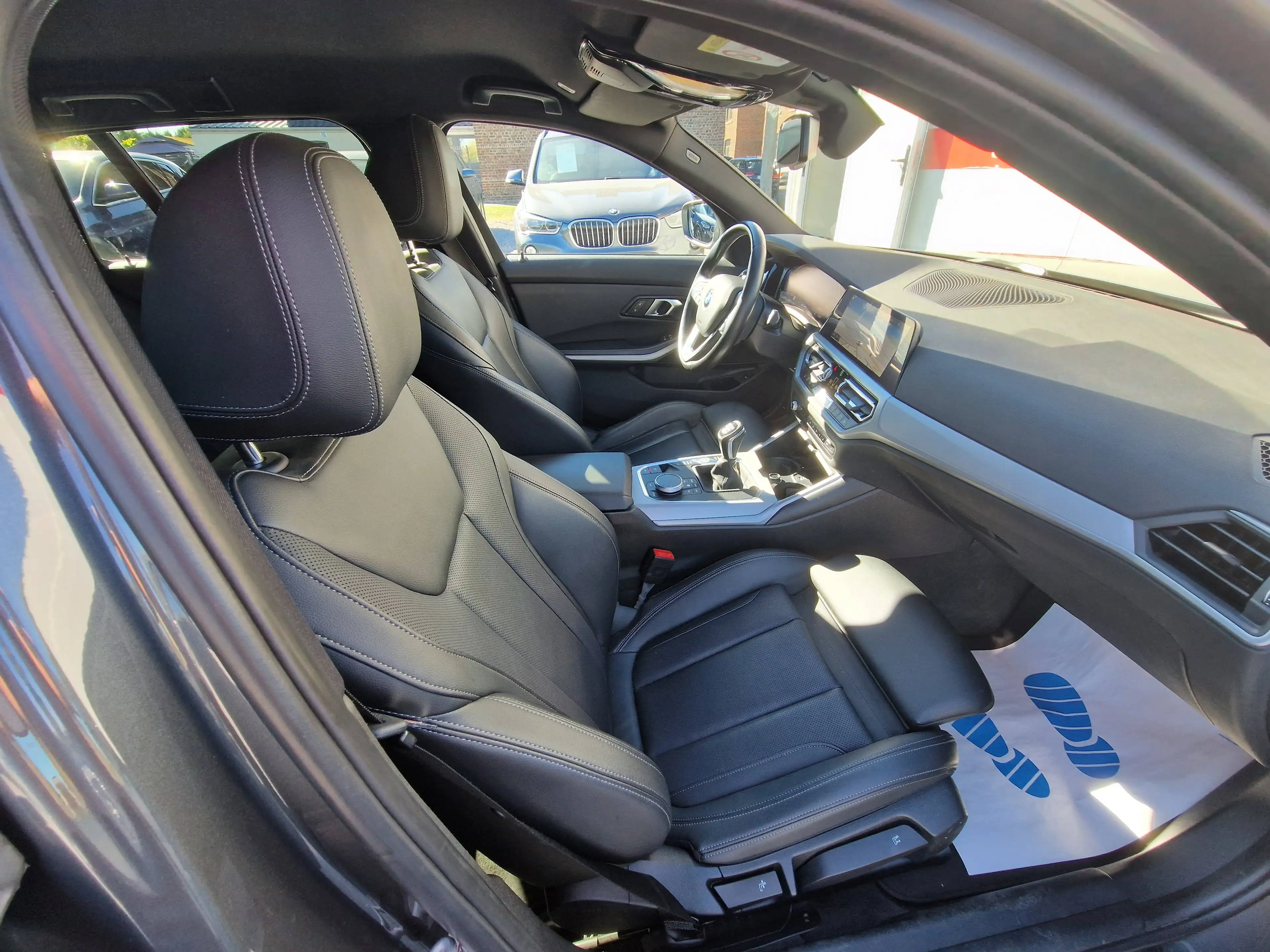 BMW 316 D Touring 122CH*1°PROPRIO*CARNET*XENON*GPS*COCKPIT*CUIR*CARPLAY — photo 12