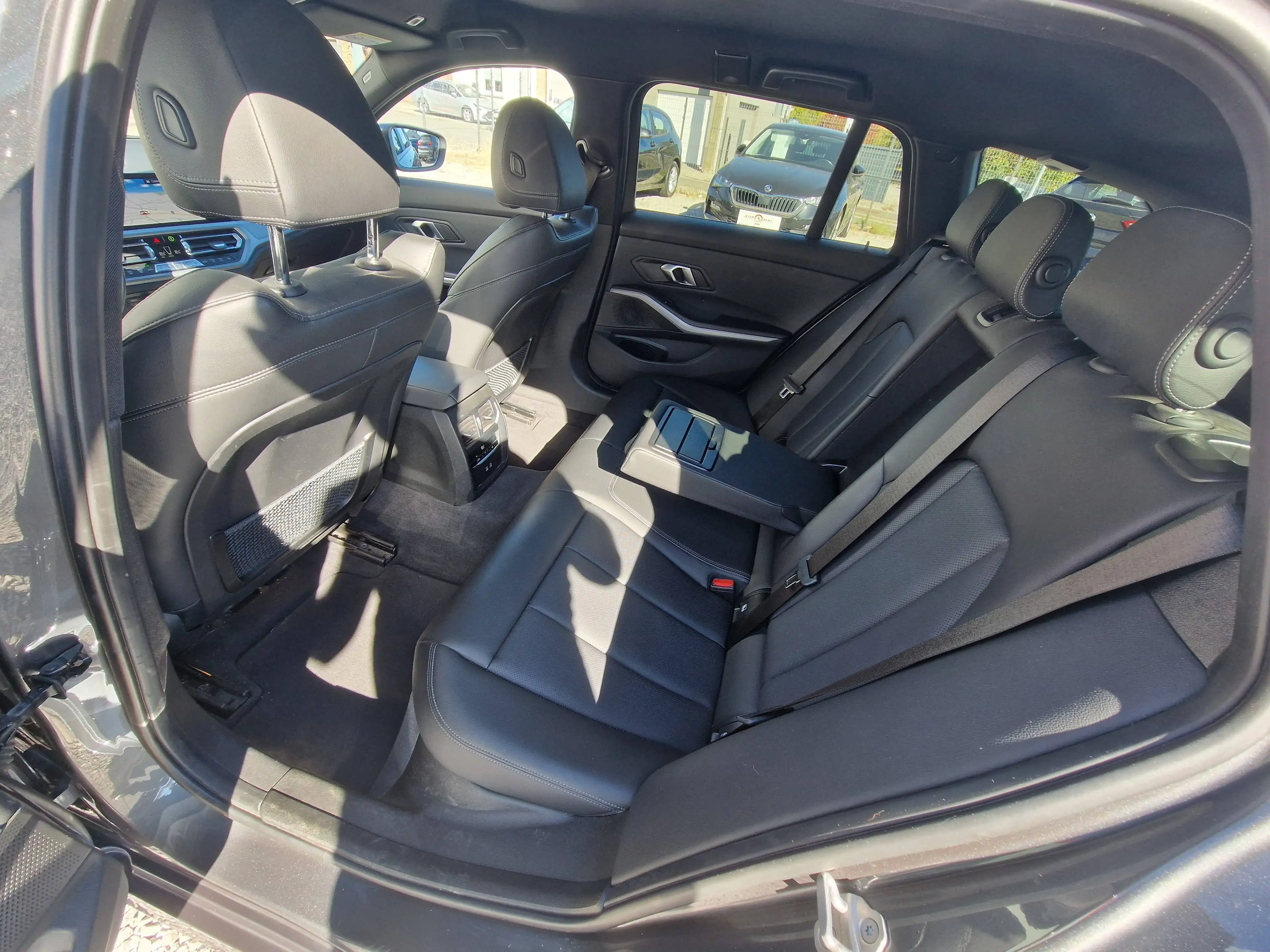 BMW 316 D Touring 122CH*1°PROPRIO*CARNET*XENON*GPS*COCKPIT*CUIR*CARPLAY — photo 6