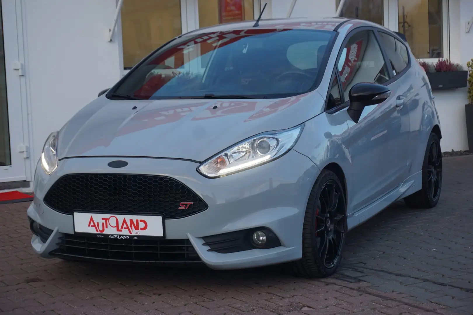 Ford Fiesta ST 1.6 EcoBoost Navi PDC Bluetooth USB Grau - 2