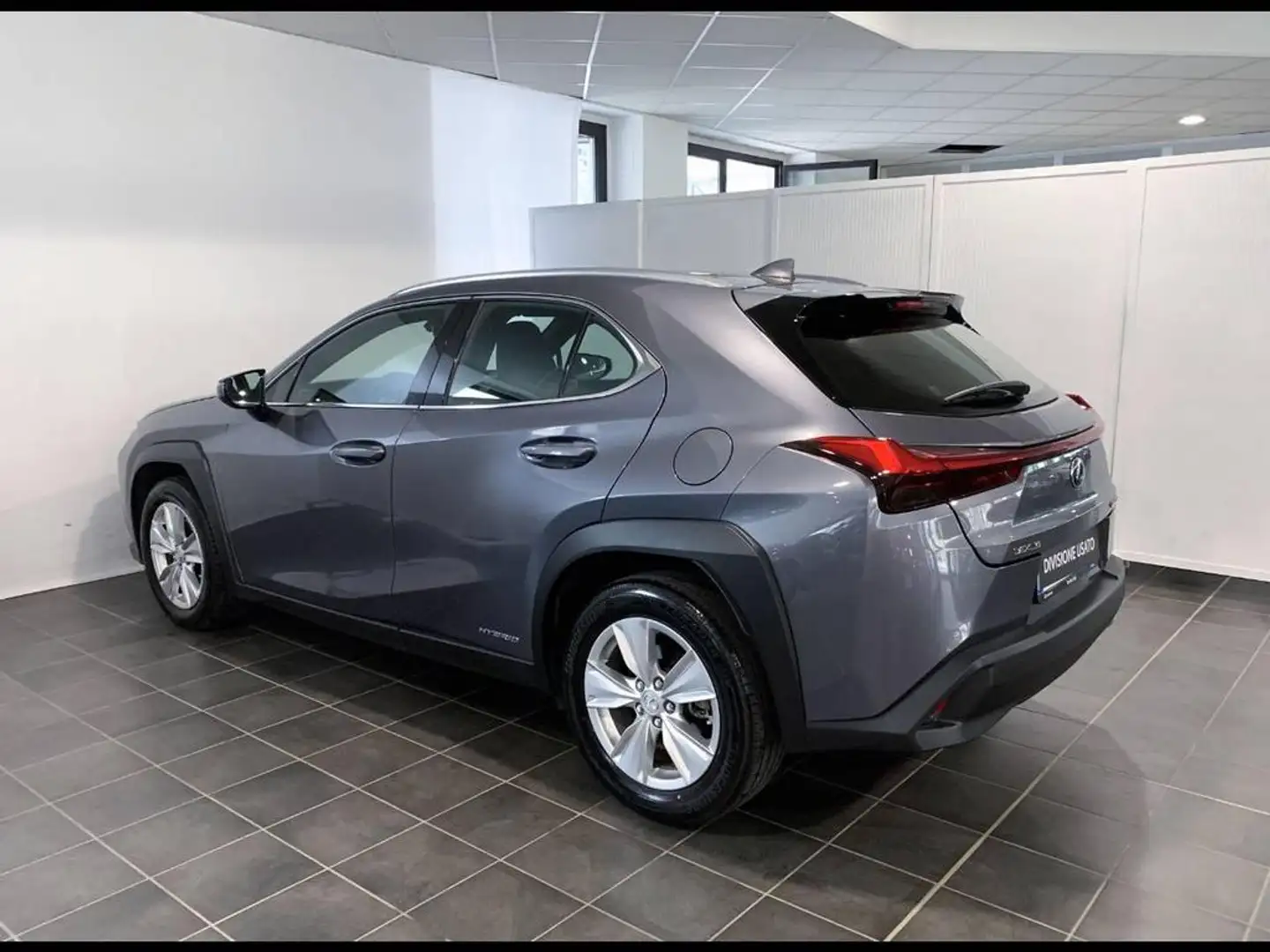 Lexus UX 250h Business 2wd cvt Šedá - 2