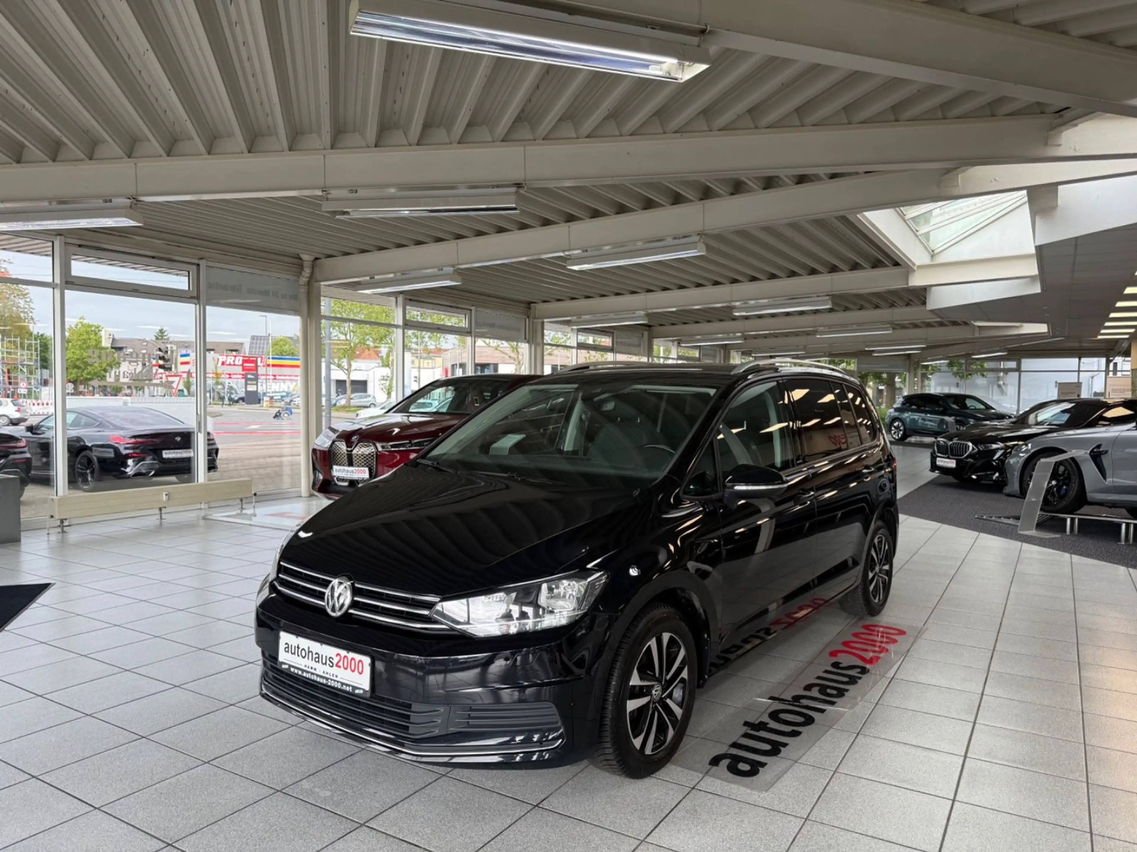 Volkswagen Touran IQ.DRIVE 7 SITZER AUT./NAVI/AHK/PDC V-H — photo 4