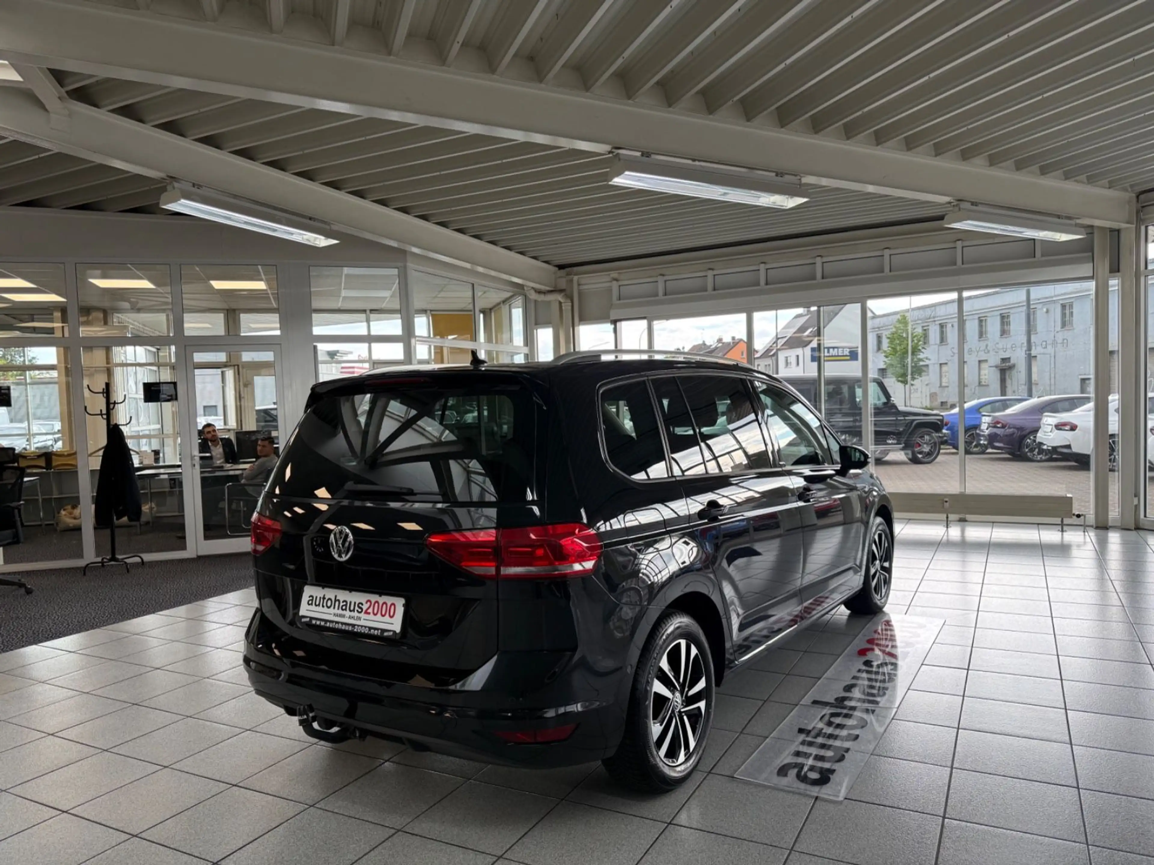 Volkswagen Touran IQ.DRIVE 7 SITZER AUT./NAVI/AHK/PDC V-H — photo 3