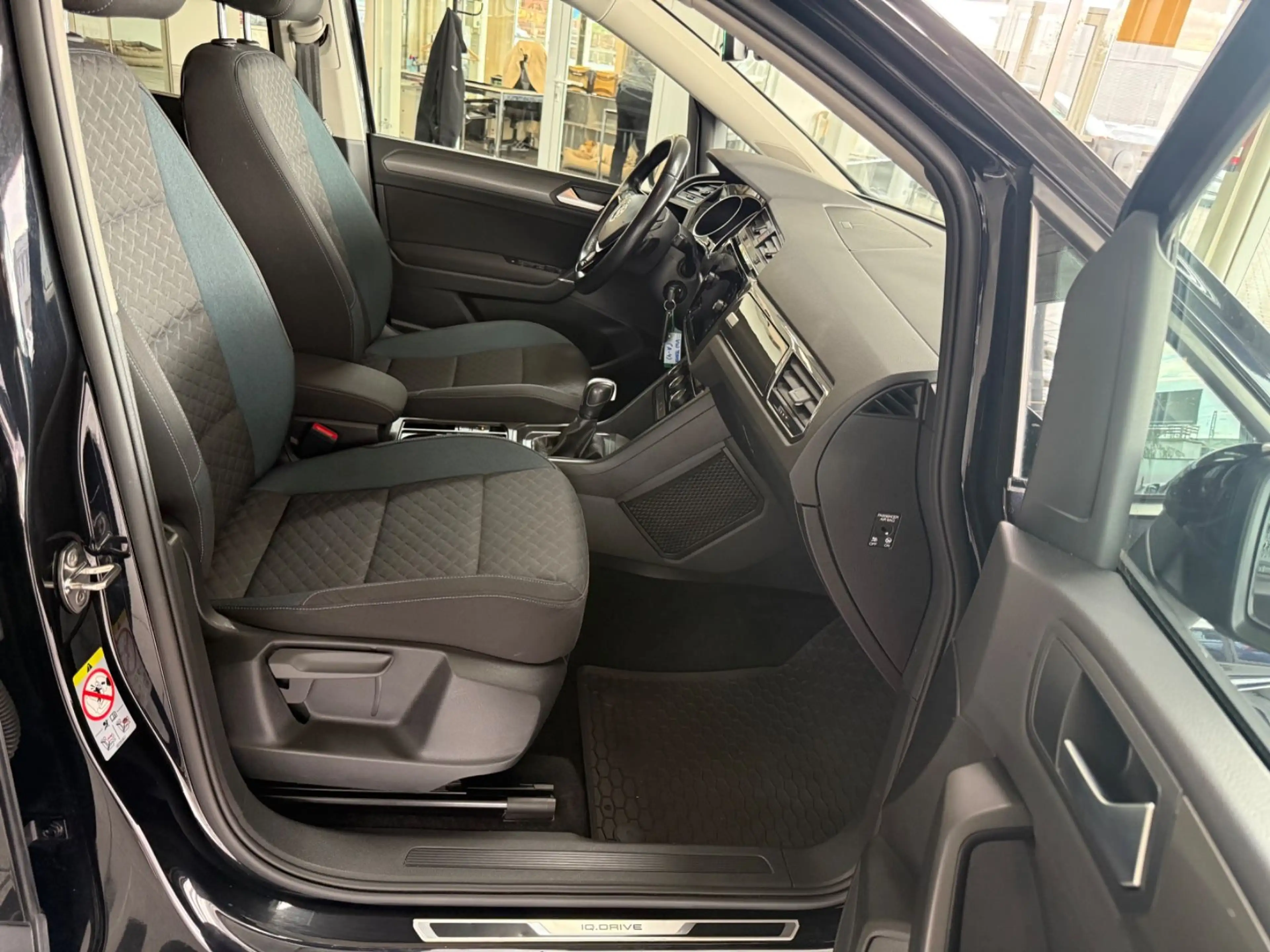 Volkswagen Touran IQ.DRIVE 7 SITZER AUT./NAVI/AHK/PDC V-H — photo 7