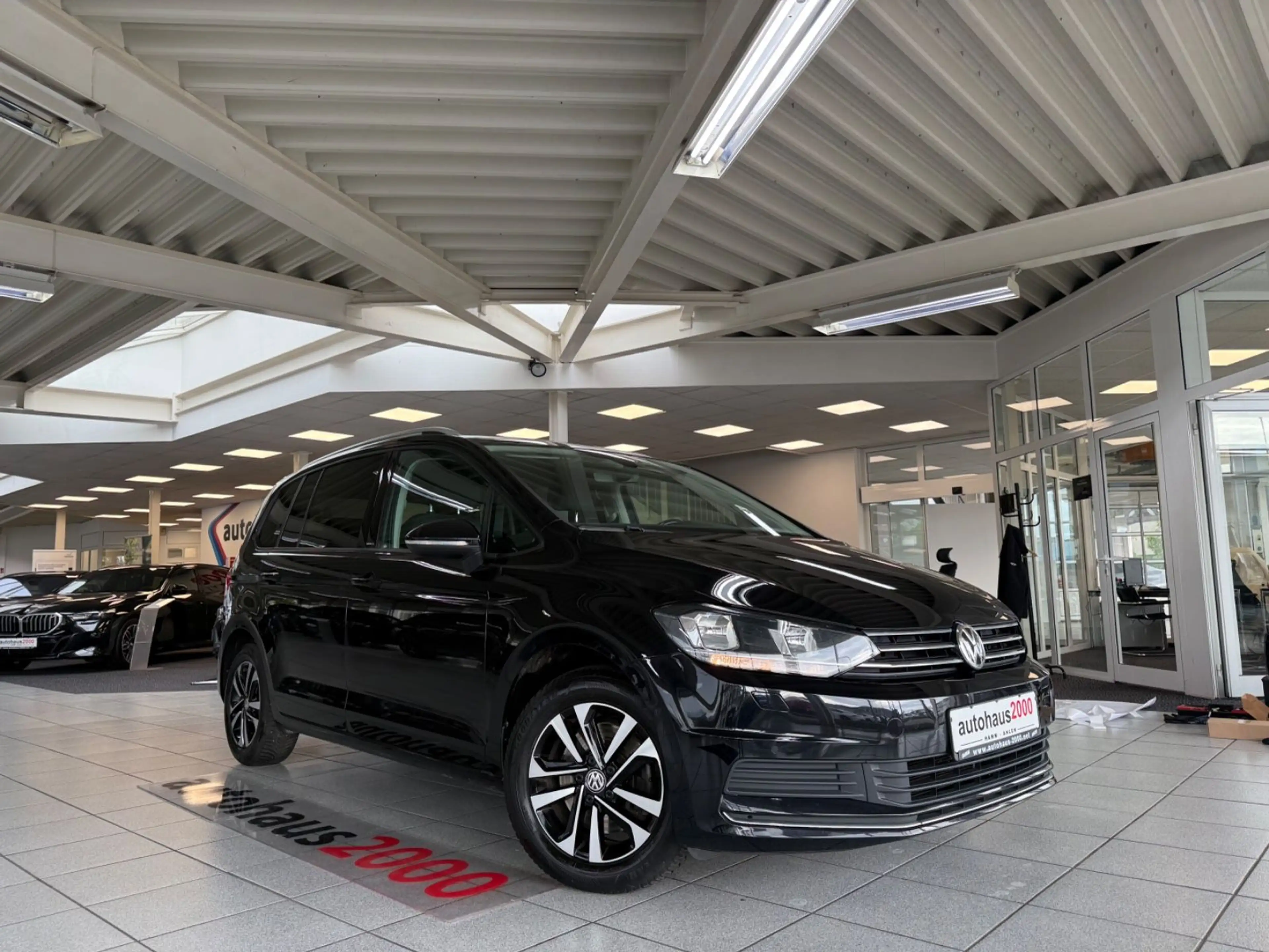 Volkswagen Touran IQ.DRIVE 7 SITZER AUT./NAVI/AHK/PDC V-H