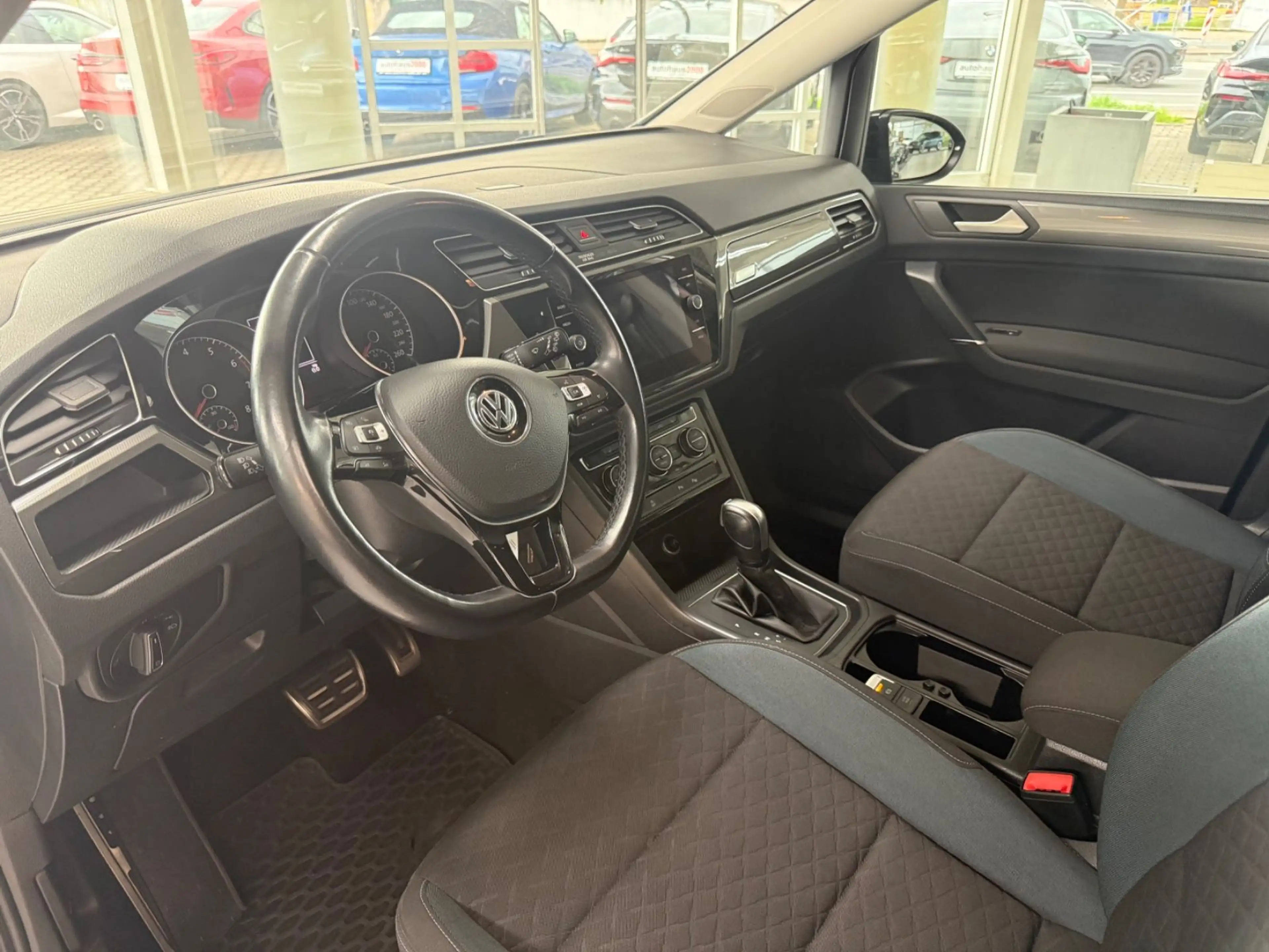 Volkswagen Touran IQ.DRIVE 7 SITZER AUT./NAVI/AHK/PDC V-H — photo 8