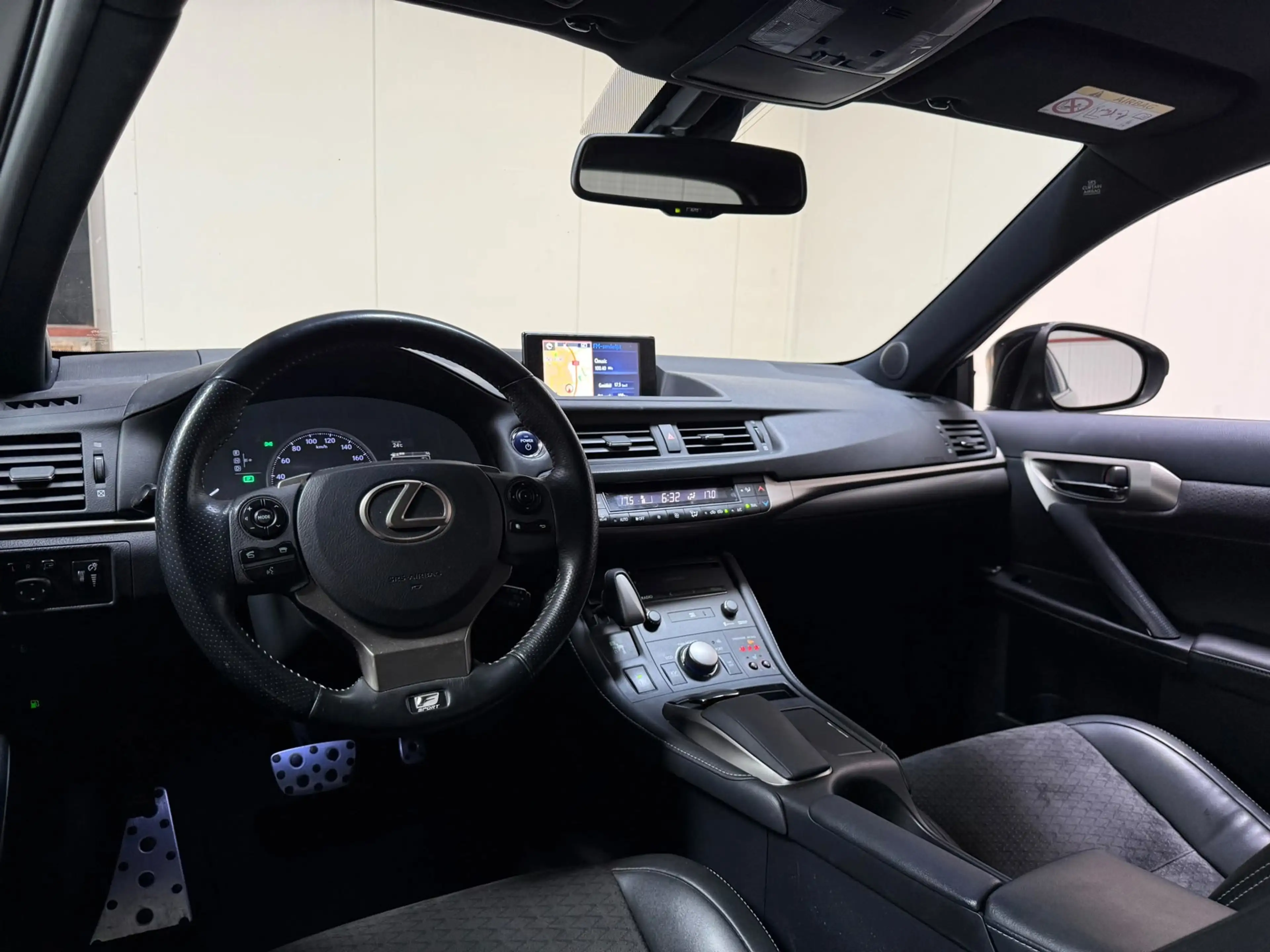 Lexus CT 200h F Sport Line — photo 14