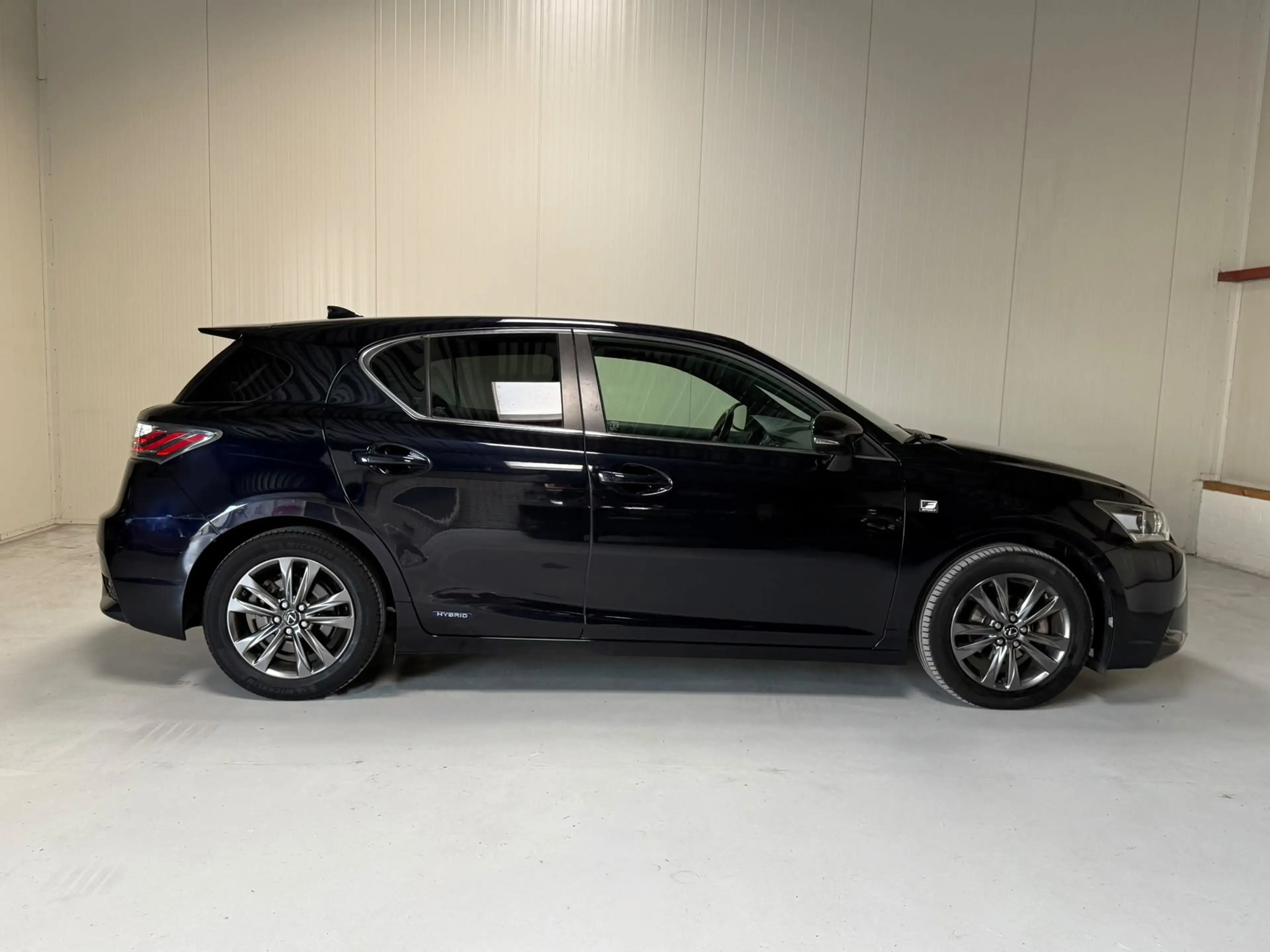 Lexus CT 200h F Sport Line — photo 4