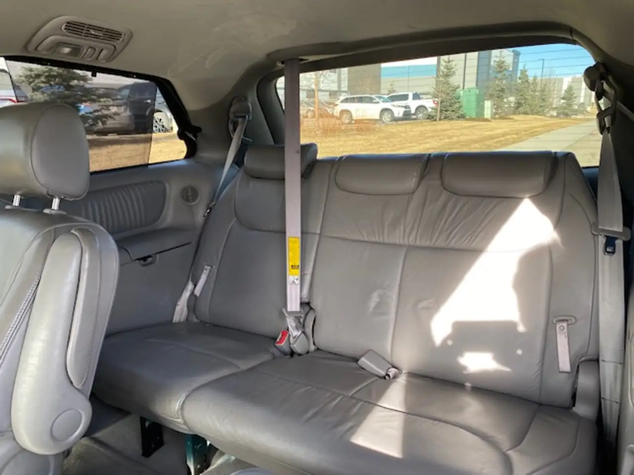 Toyota Sienna снимка Toyota Sienna