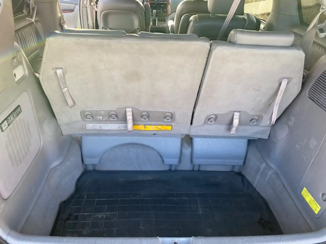 Toyota Sienna снимка Toyota Sienna