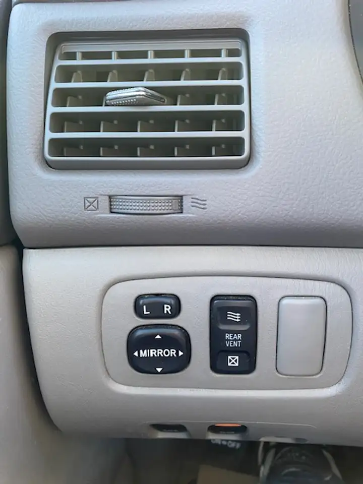 Toyota Sienna снимка Toyota Sienna