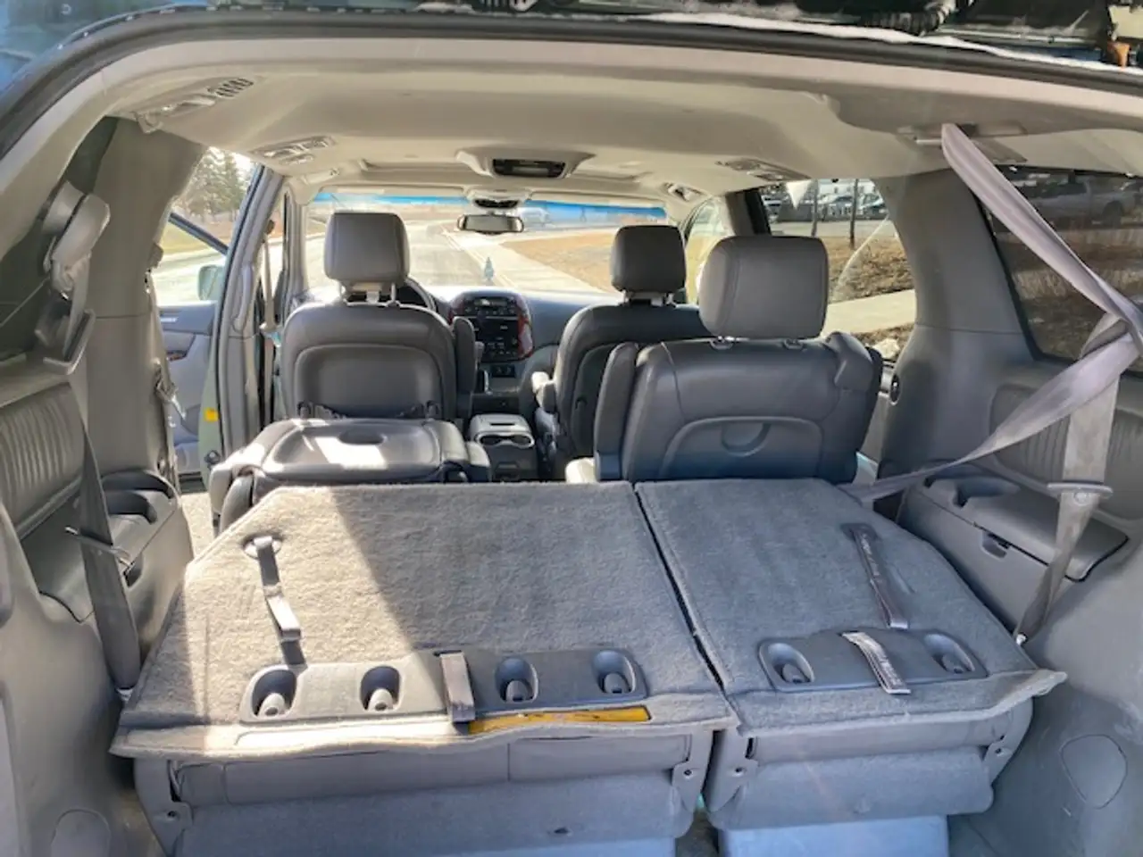Toyota Sienna снимка Toyota Sienna