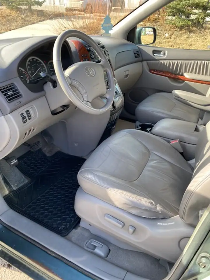 Toyota Sienna снимка Toyota Sienna