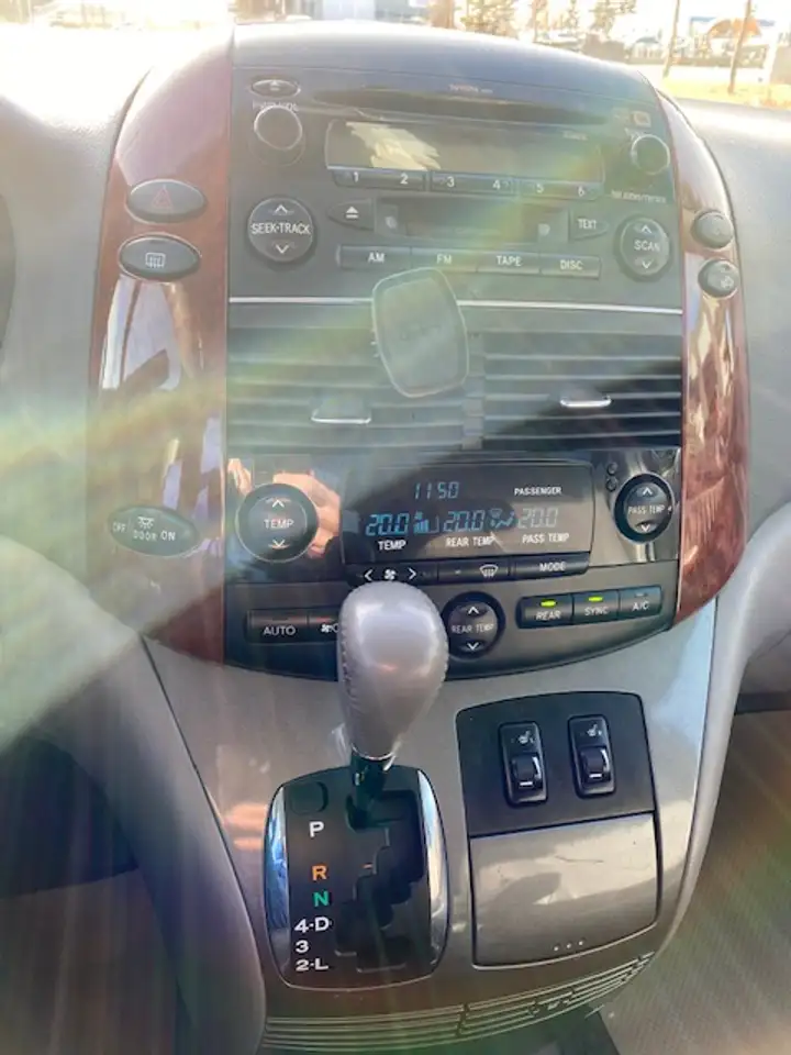 Toyota Sienna снимка Toyota Sienna