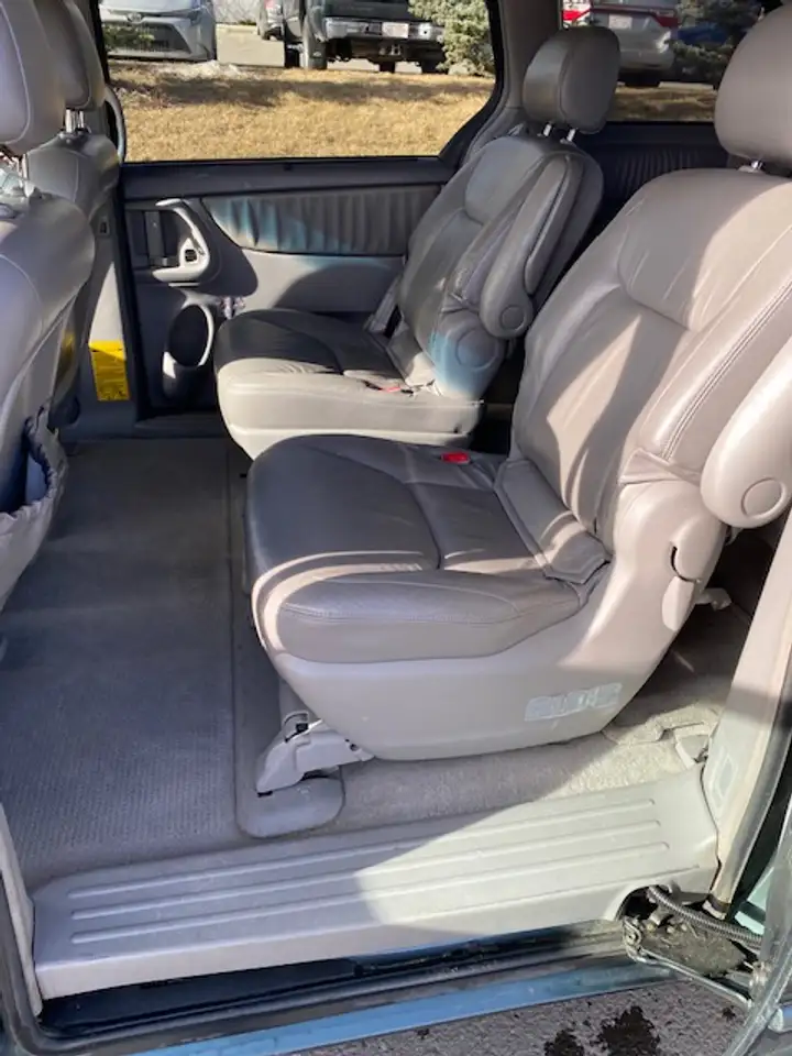 Toyota Sienna снимка Toyota Sienna
