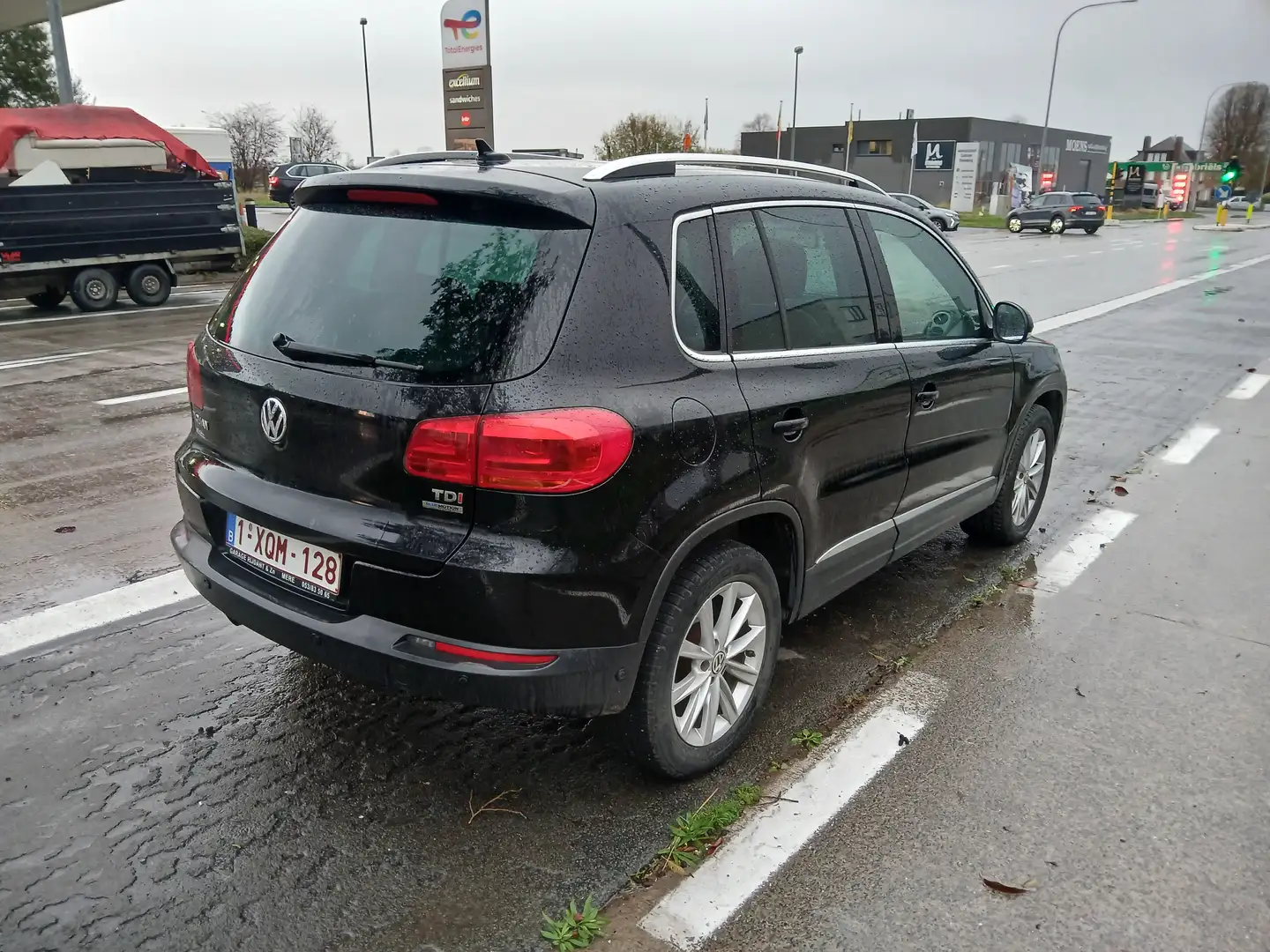Volkswagen Tiguan Tiguan 2.0 TDI DPF BlueMotion Technology Sport Zwart - 2