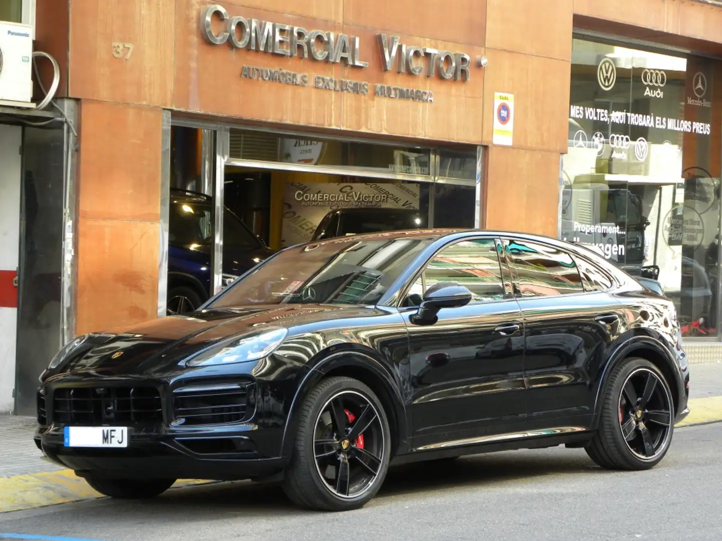 Porsche Cayenne Coupé GTS Schwarz - 1