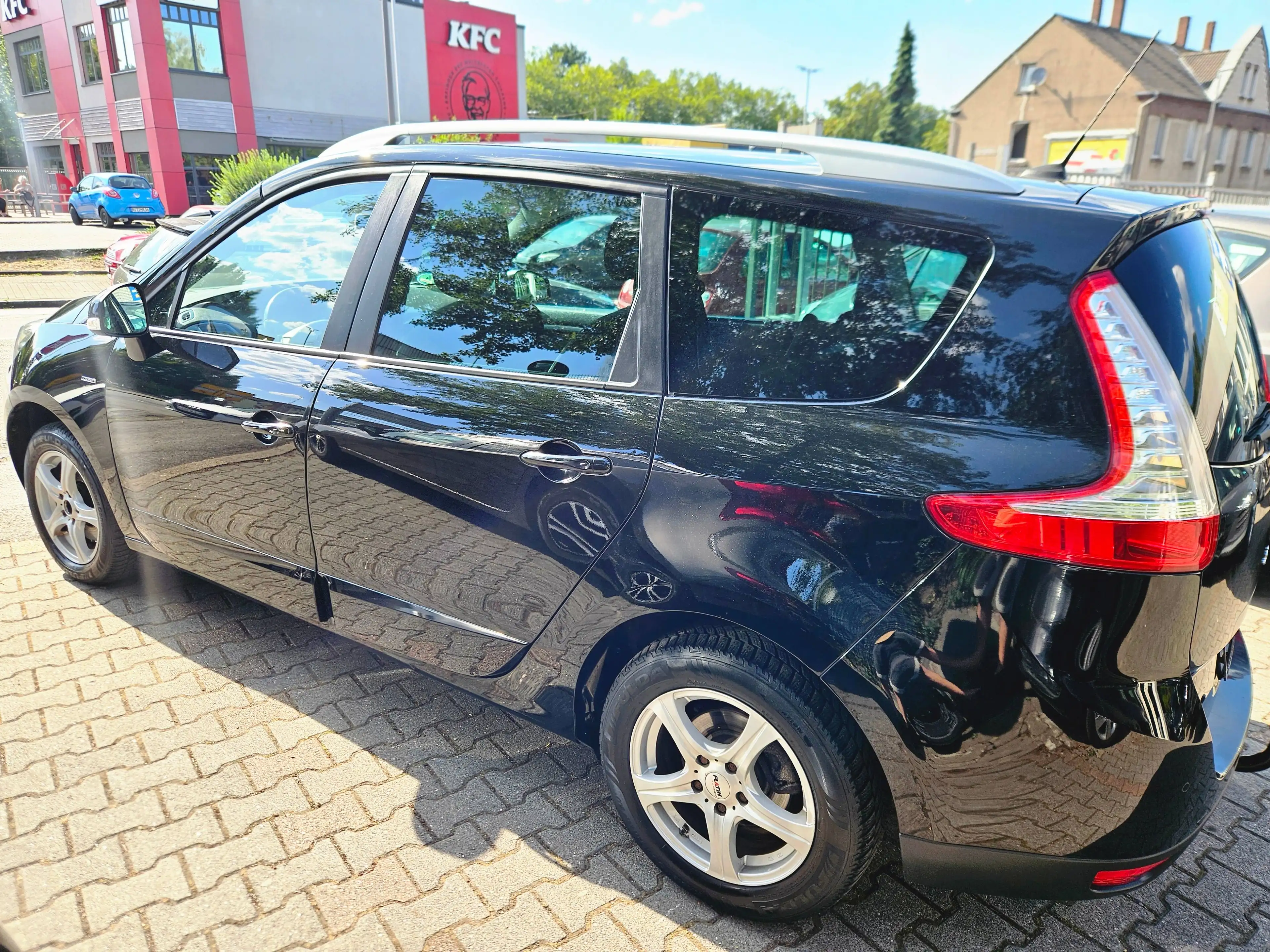 Renault Scenic Grand Limited — photo 4