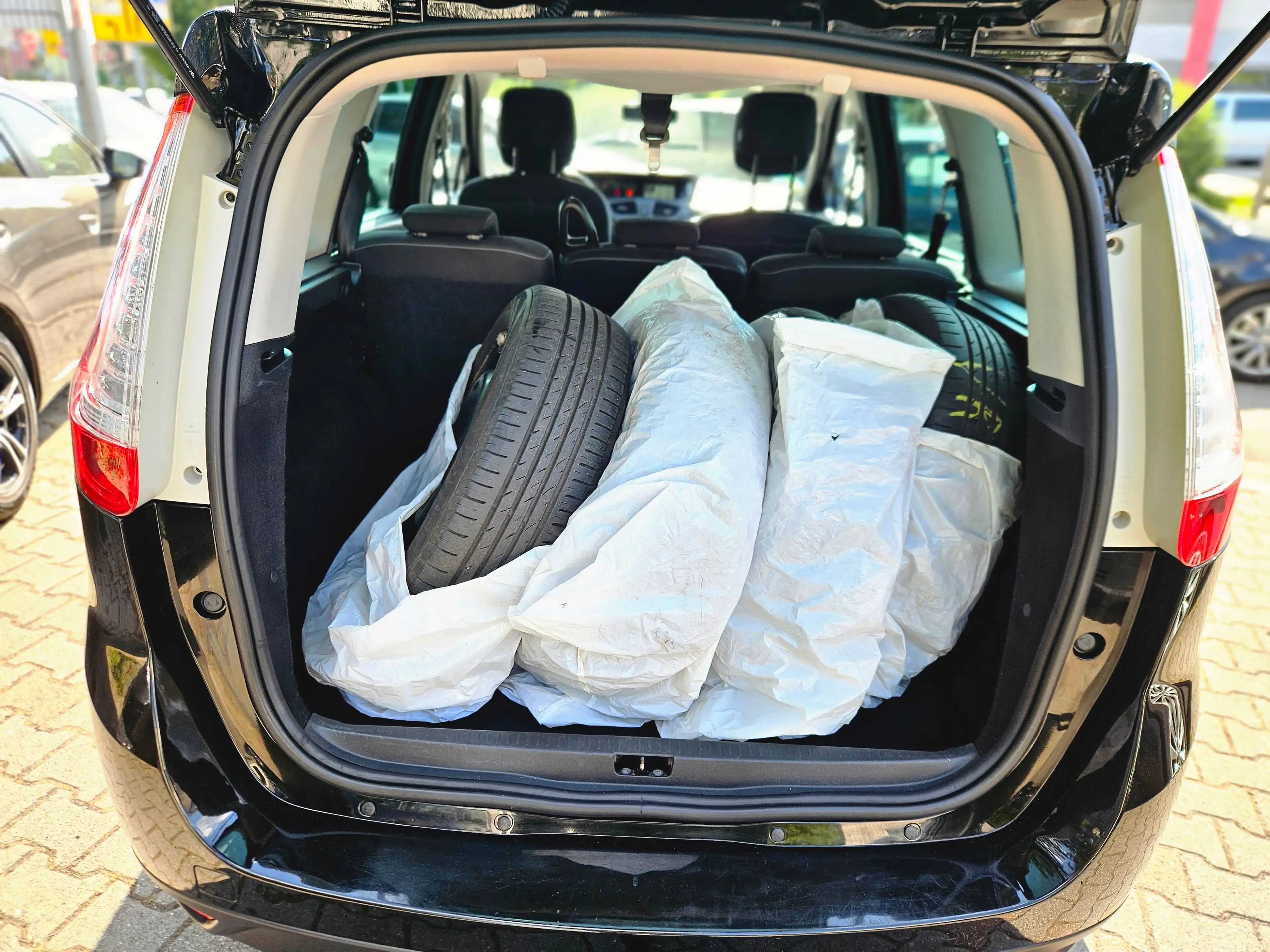 Renault Scenic Grand Limited — photo 14