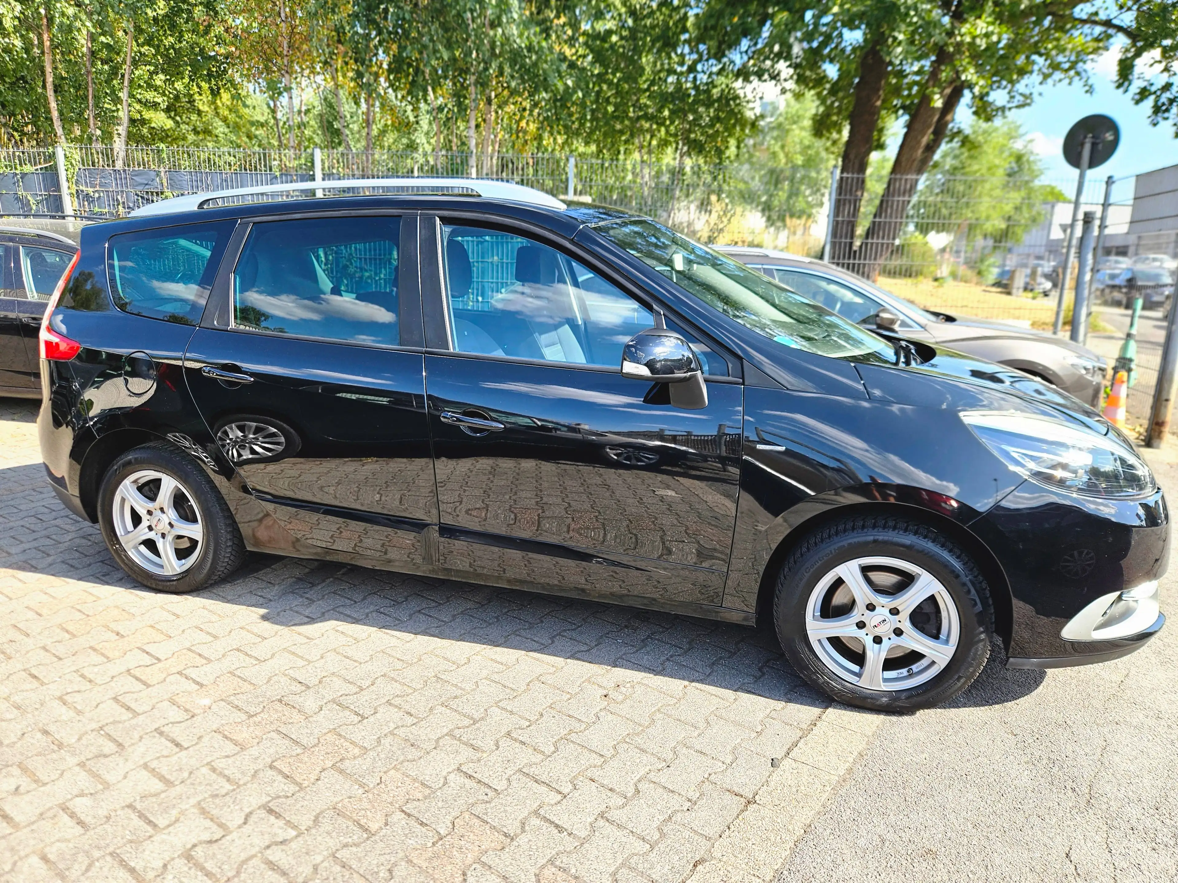 Renault Scenic Grand Limited — photo 2