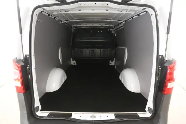 Mercedes-Benz Vito view 3