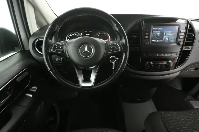 Mercedes-Benz Vito view 2