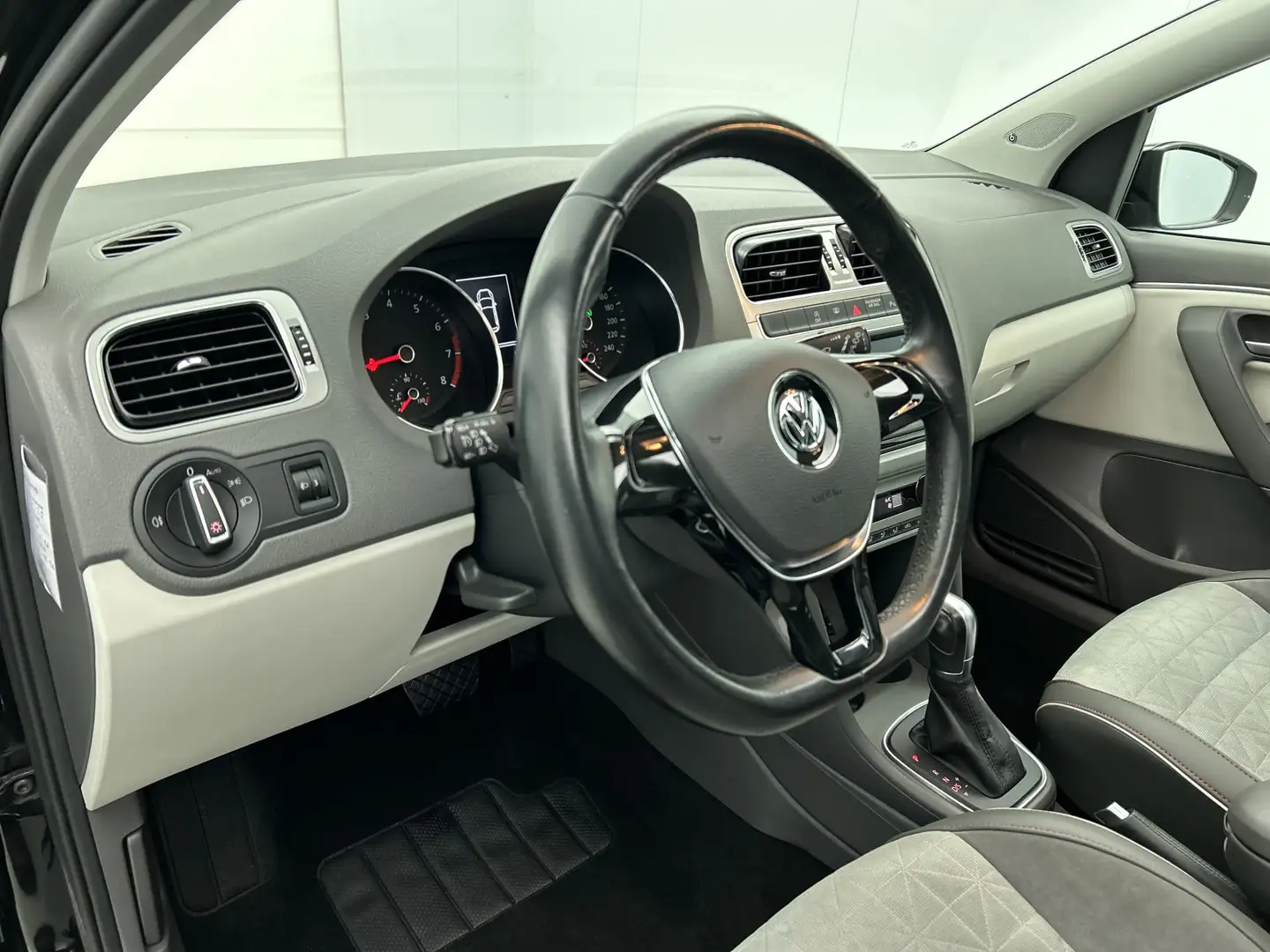 Volkswagen Polo 1.0 TSI Highline Beats Carplay, trekhaak Zwart - 2