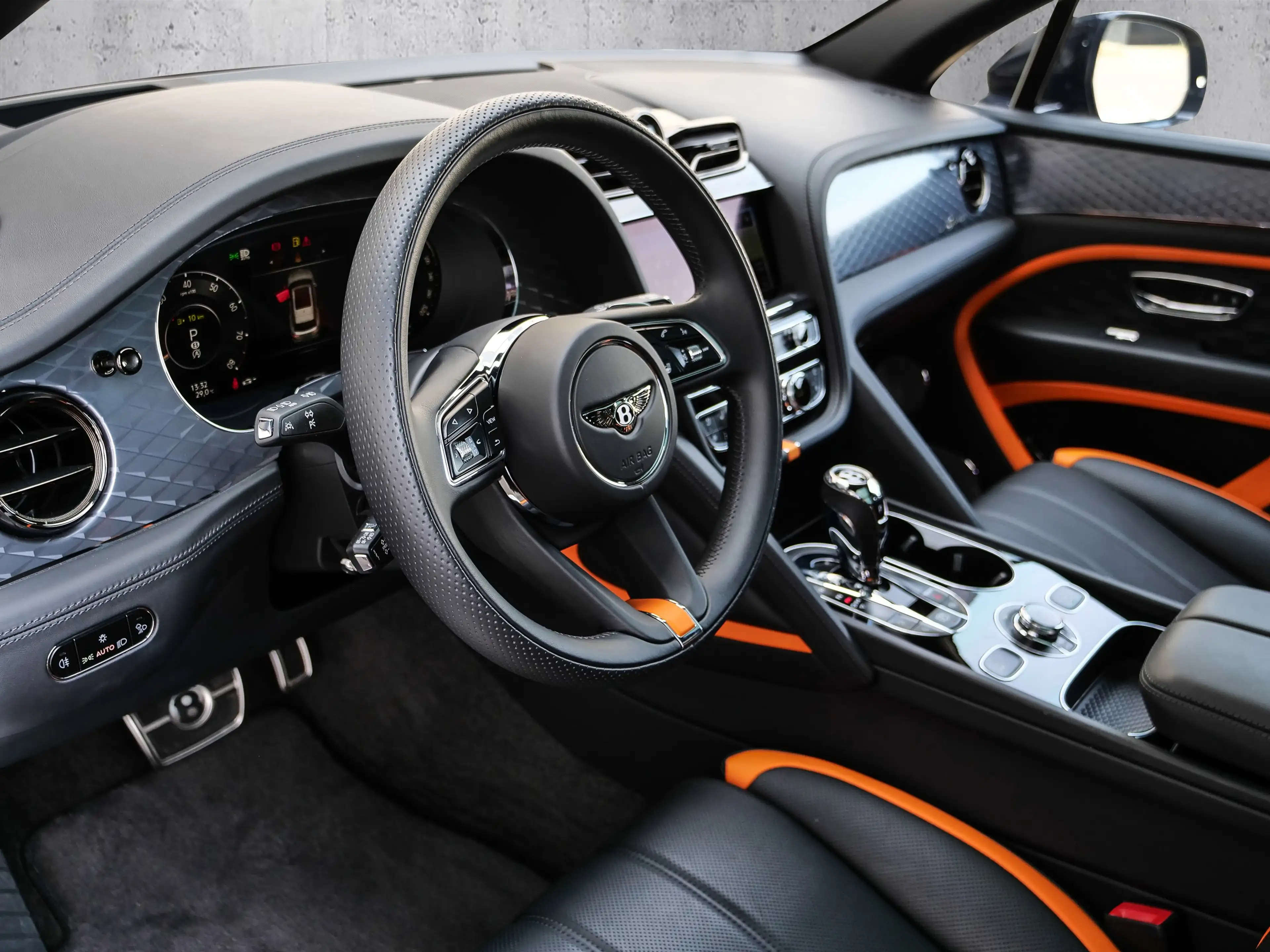 Bentley Bentayga Speed Black Sapphire, Leather, Touring — photo 15