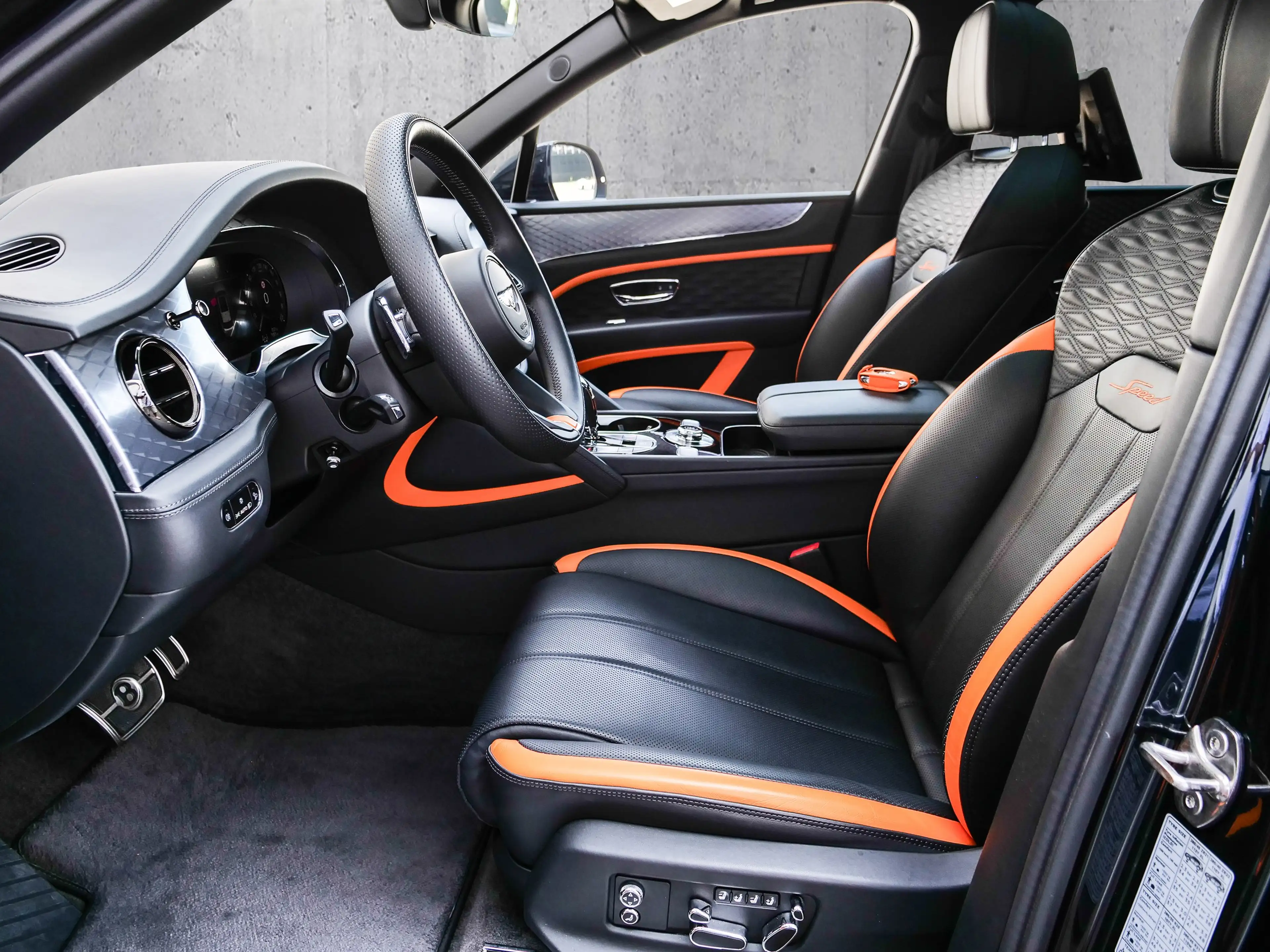 Bentley Bentayga Speed Black Sapphire, Leather, Touring — photo 8