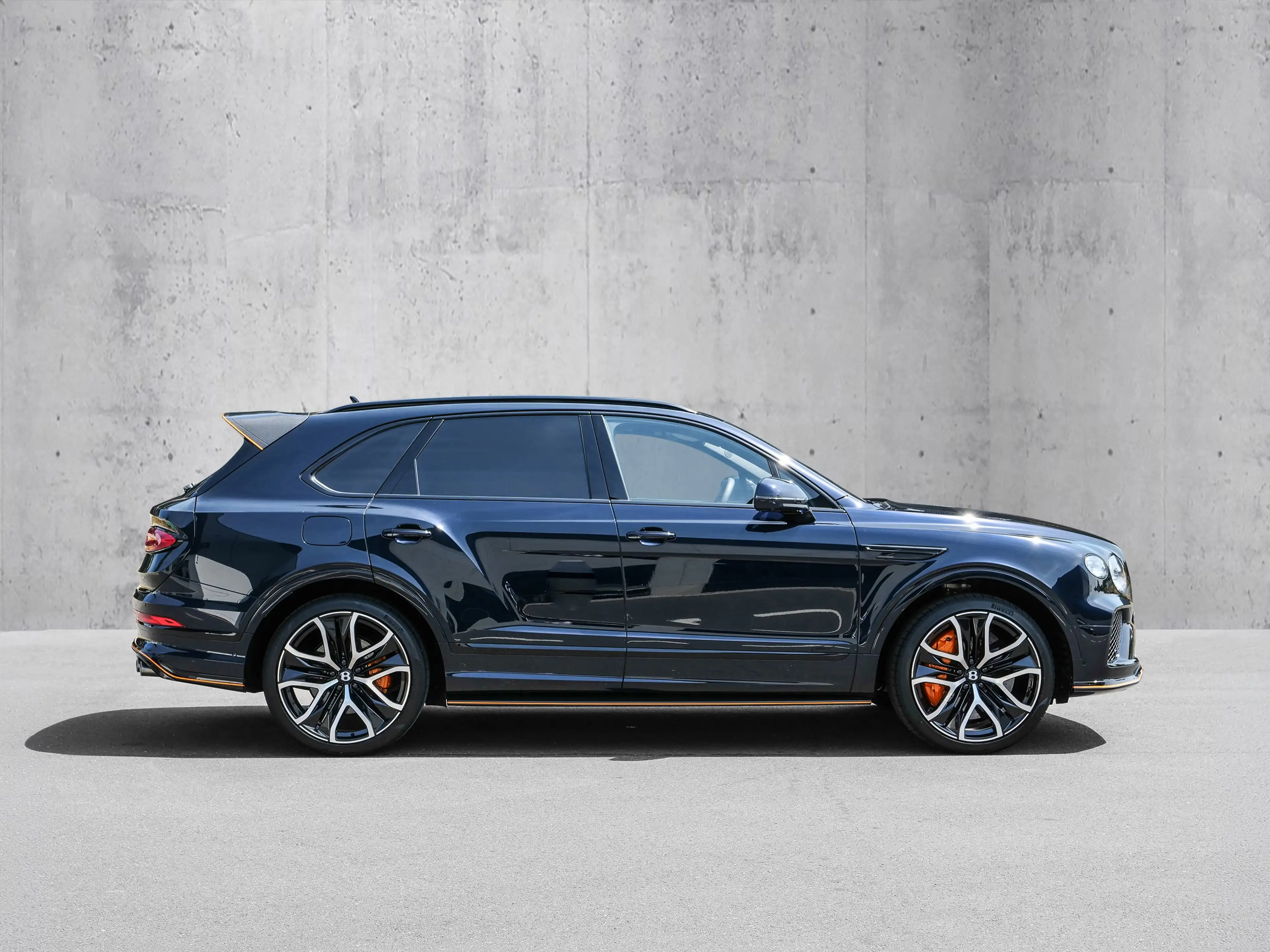 Bentley Bentayga Speed Black Sapphire, Leather, Touring — photo 2