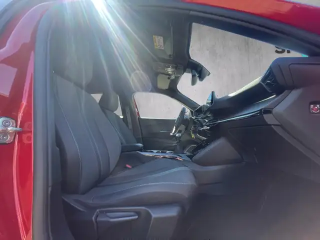 Peugeot 2008 view 13