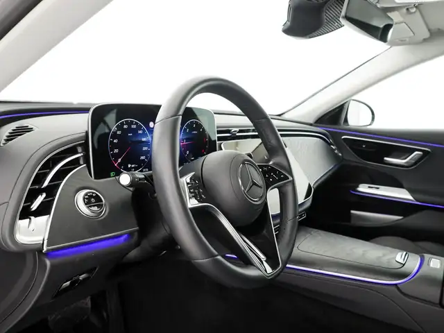 Mercedes-Benz E-Class view 11