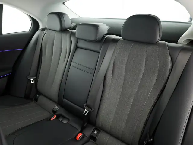 Mercedes-Benz E-Class view 14
