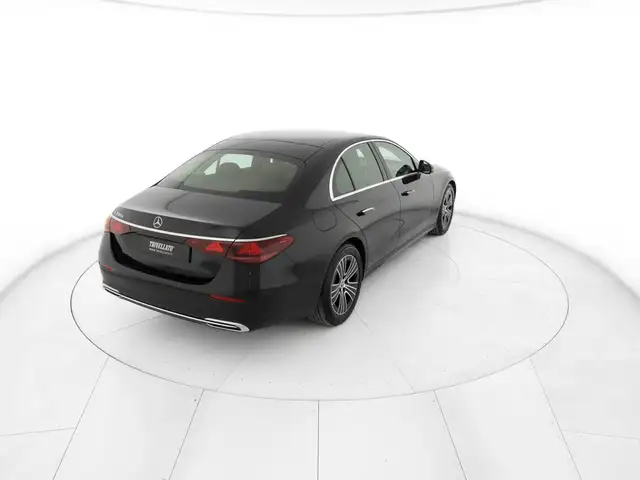 Mercedes-Benz E-Class view 3