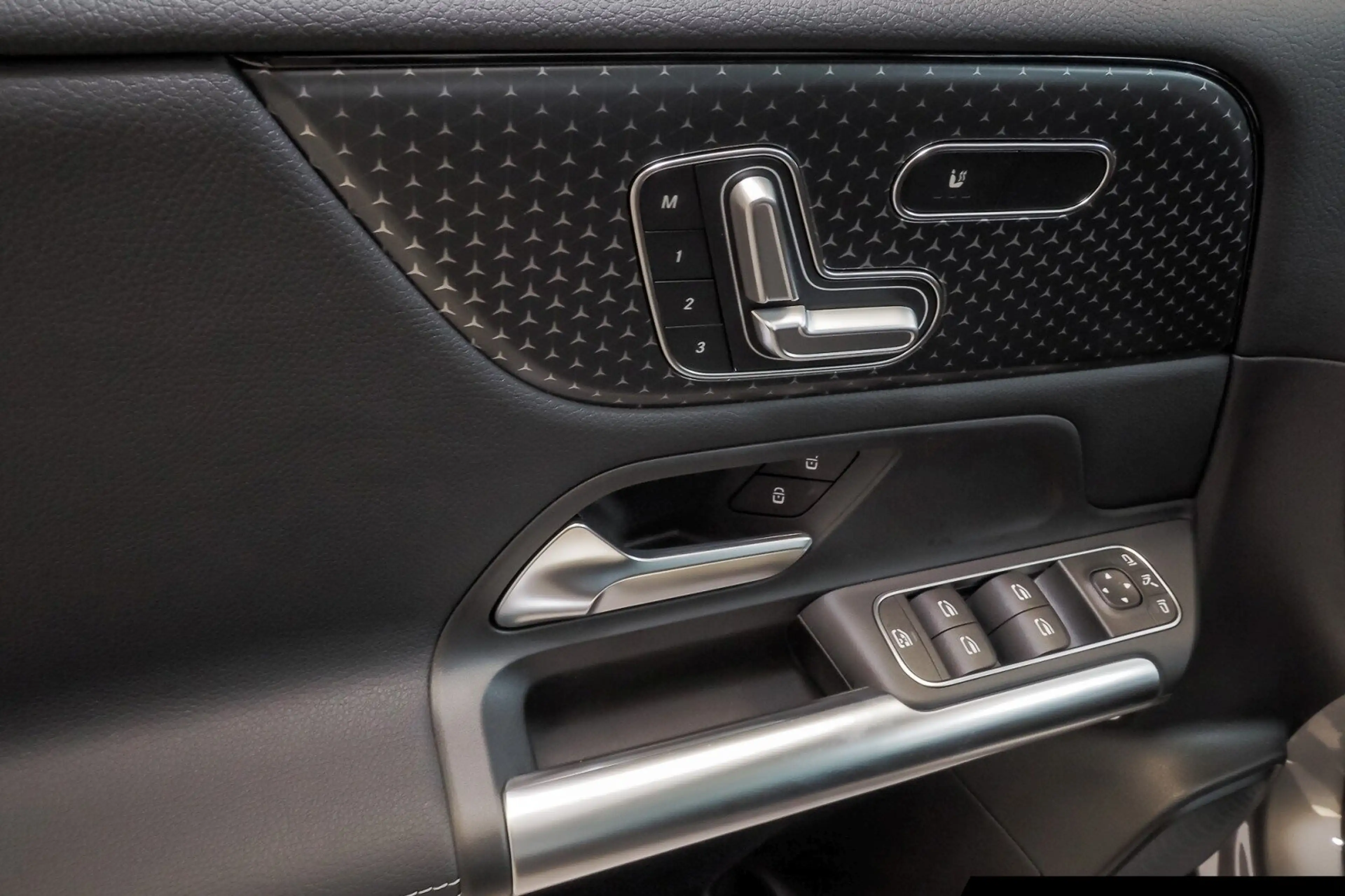Mercedes-Benz B 200 B 200 Progressive Night/Pano/360°/Memory/AHK/LED — photo 14