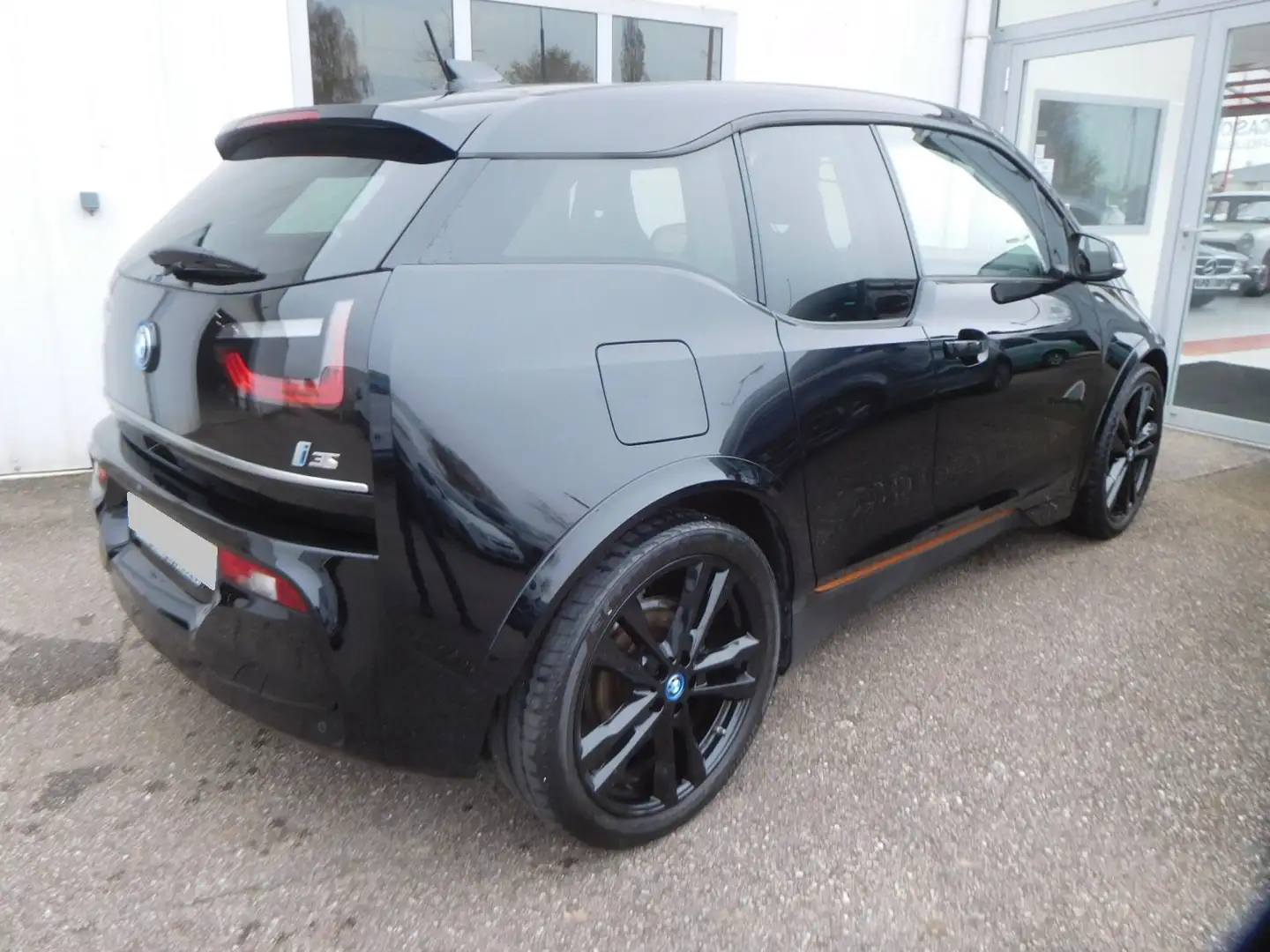 BMW i3 i3s 184 Roadstyle Edition Schwarz - 2