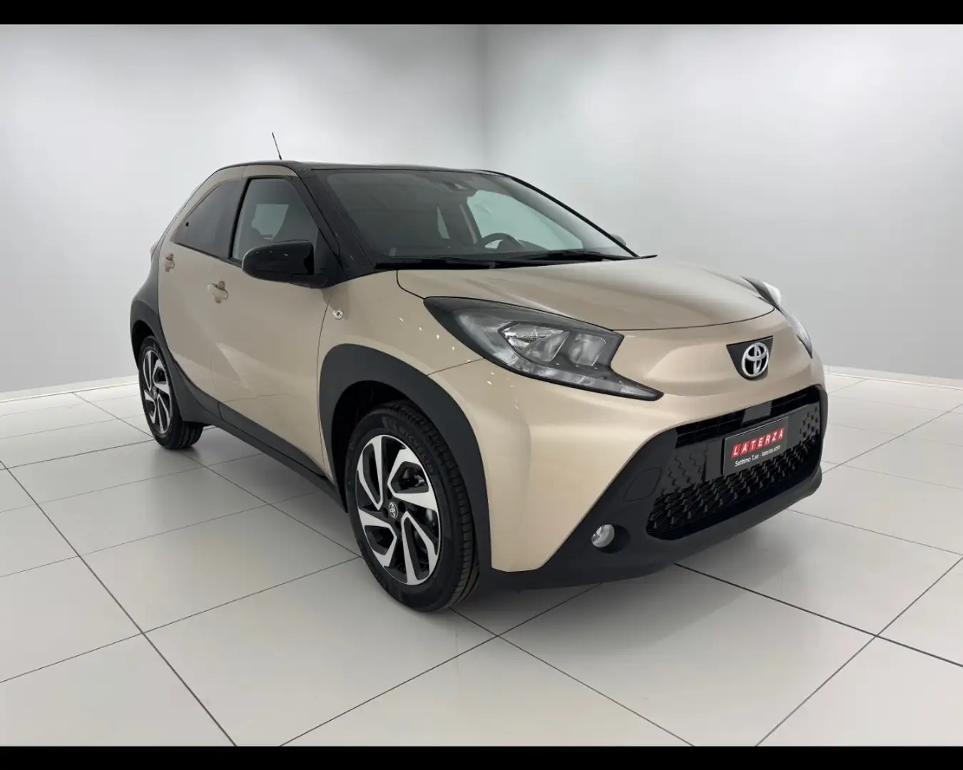 Toyota Aygo X 1.0  Trend Beige - 1