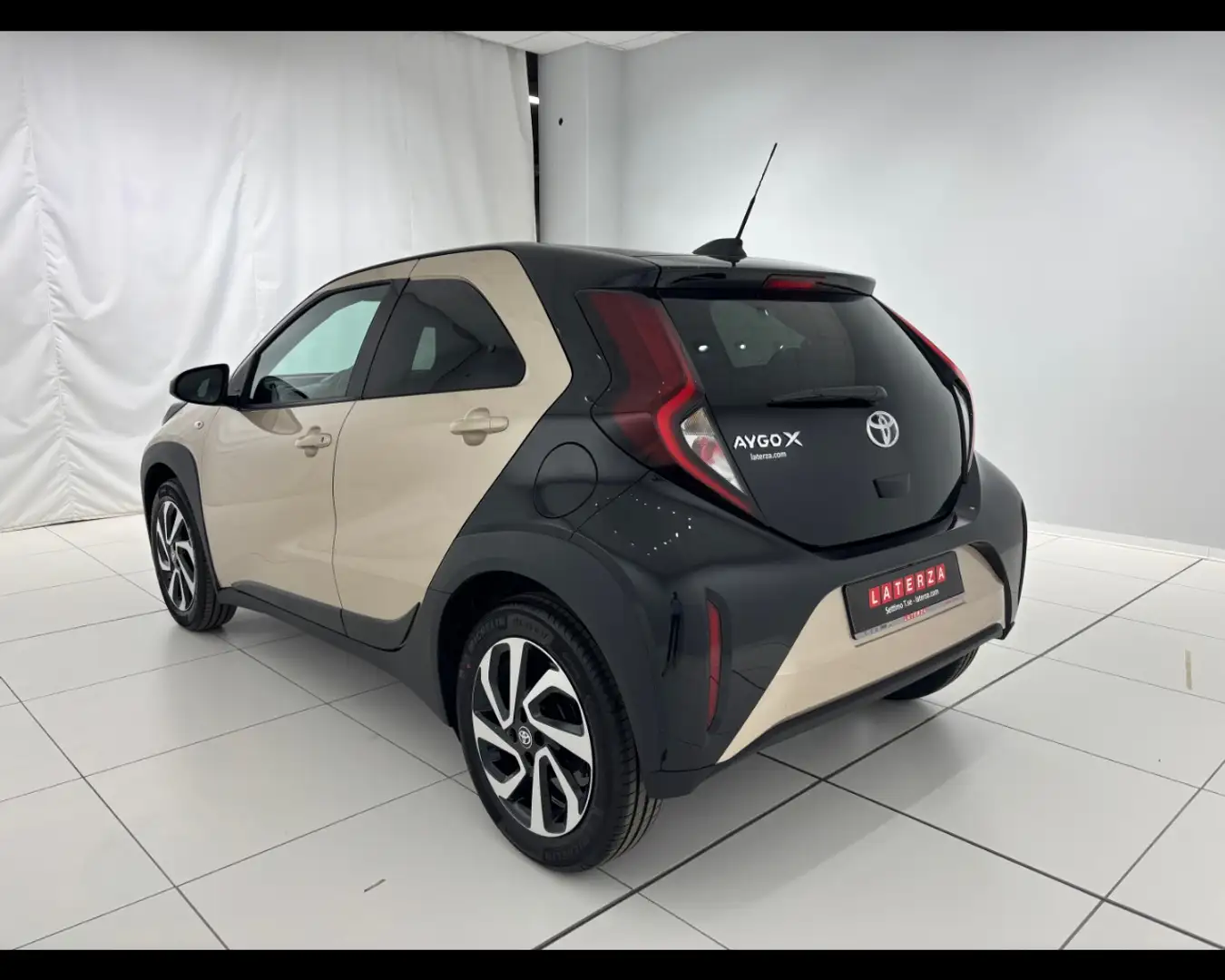 Toyota Aygo X 1.0  Trend Beige - 2
