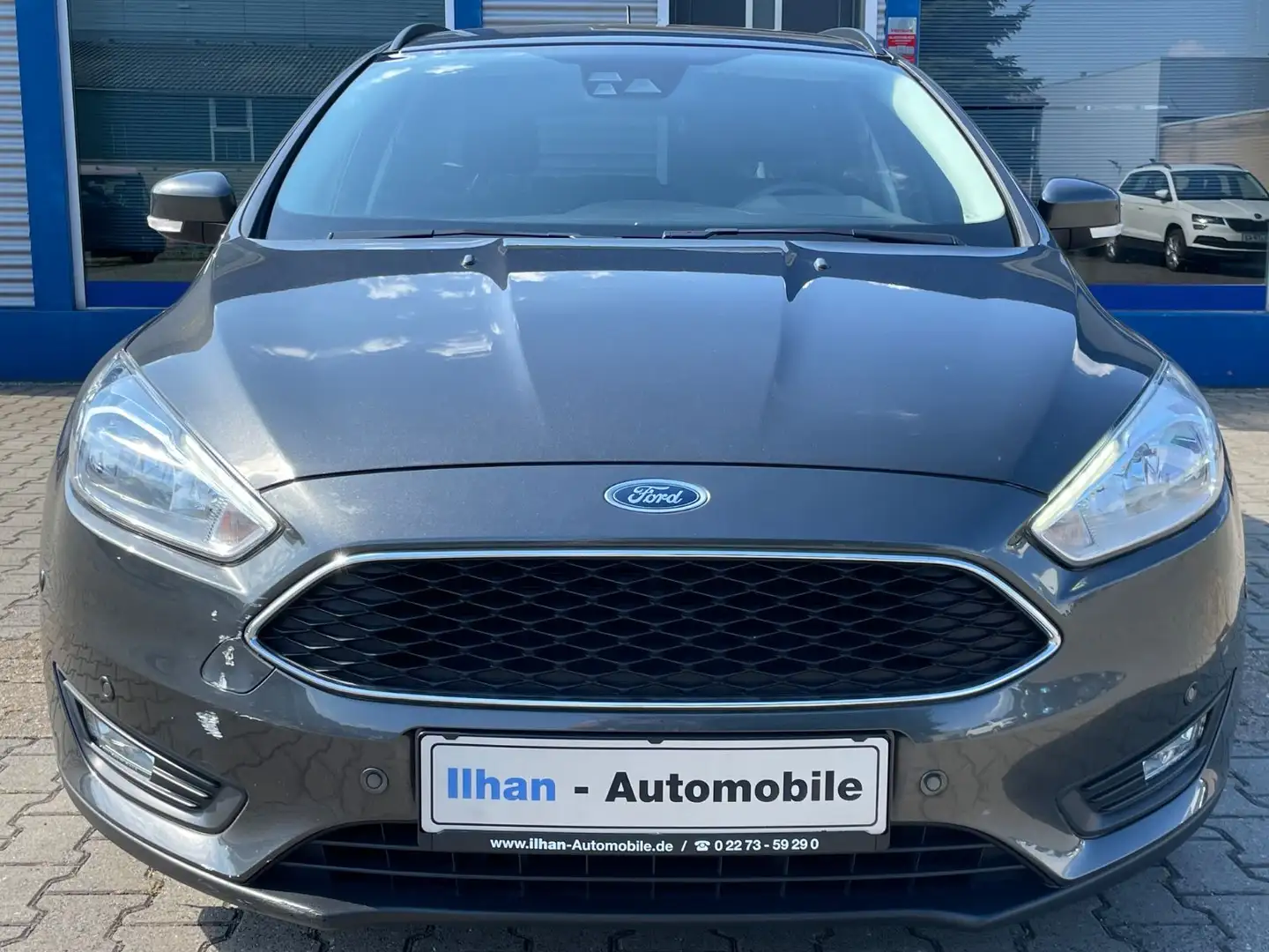 Ford Focus Turnier Business*NAV*RCAM*PDC*AUTOPARK* Grijs - 2