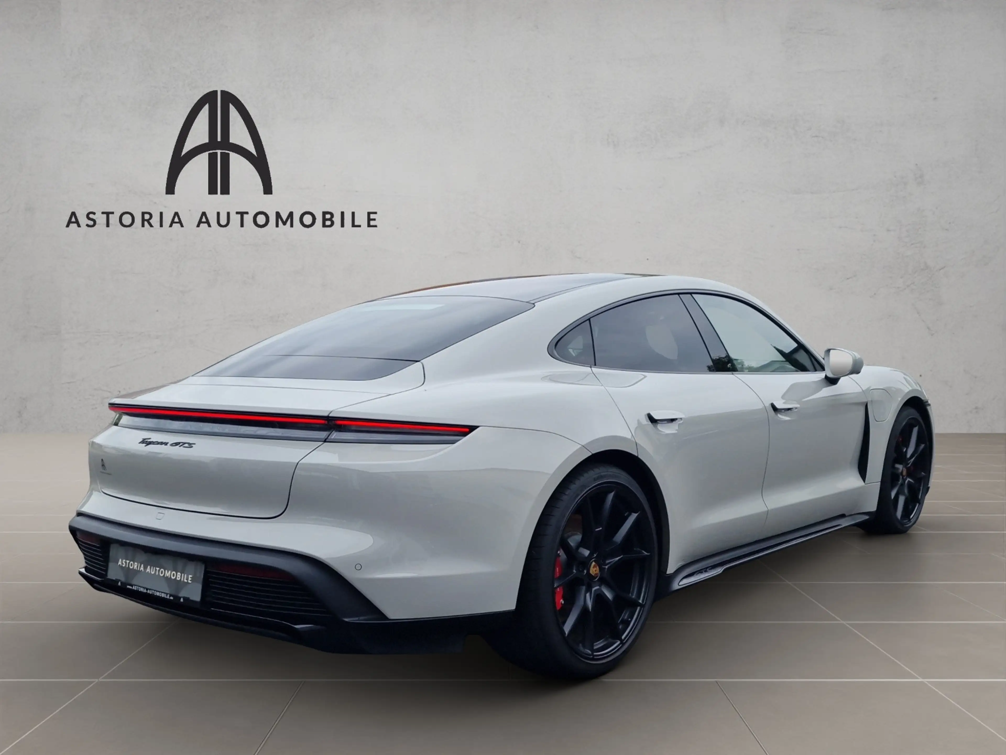Porsche Taycan GTS Pano 360° InnoDr HinterachsLenkung — photo 11