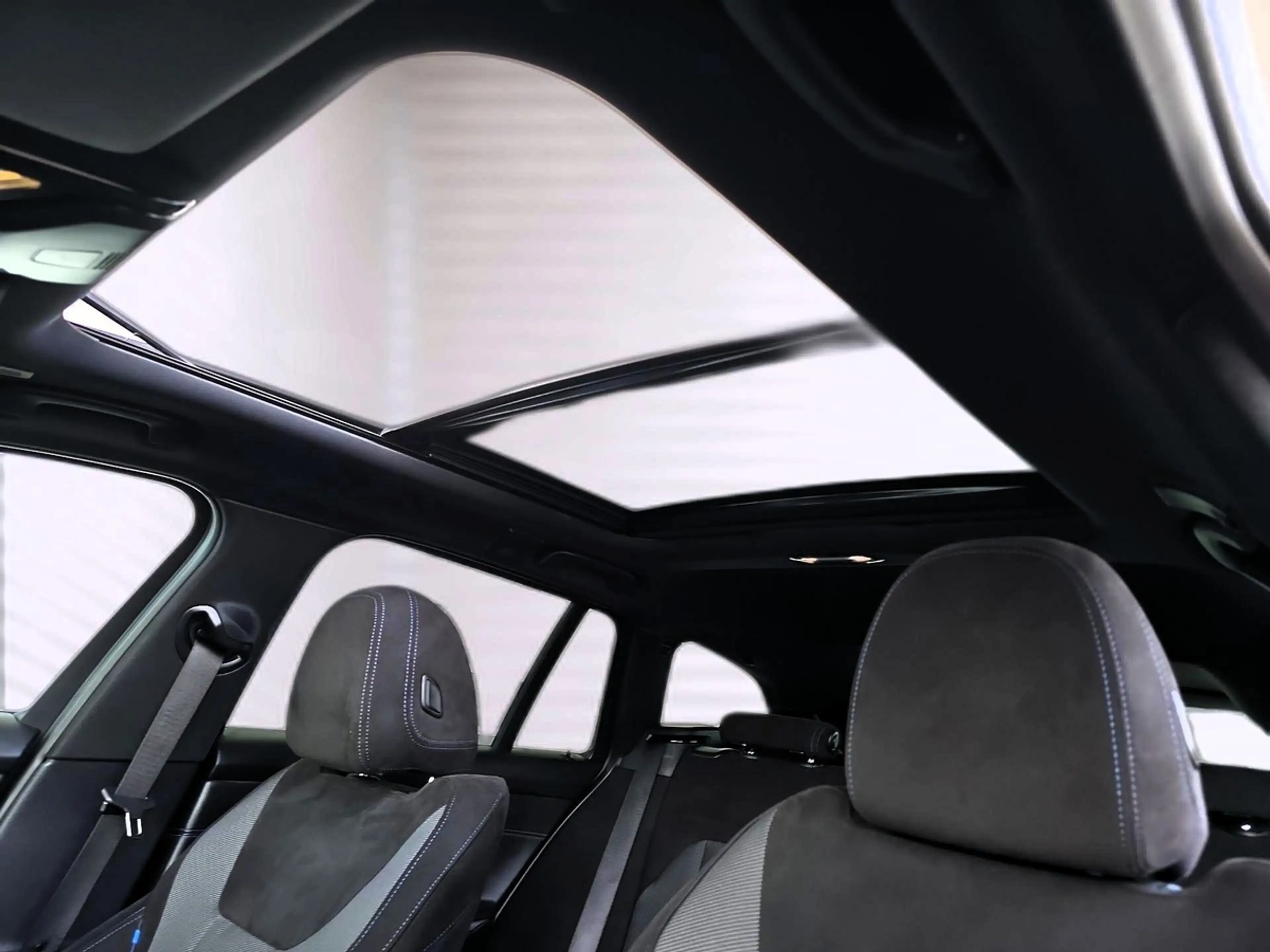 BMW 320 i Tour. M Sportp.+HUD+AHK+PANO+aLED+HiFi+360°+ACC — photo 10